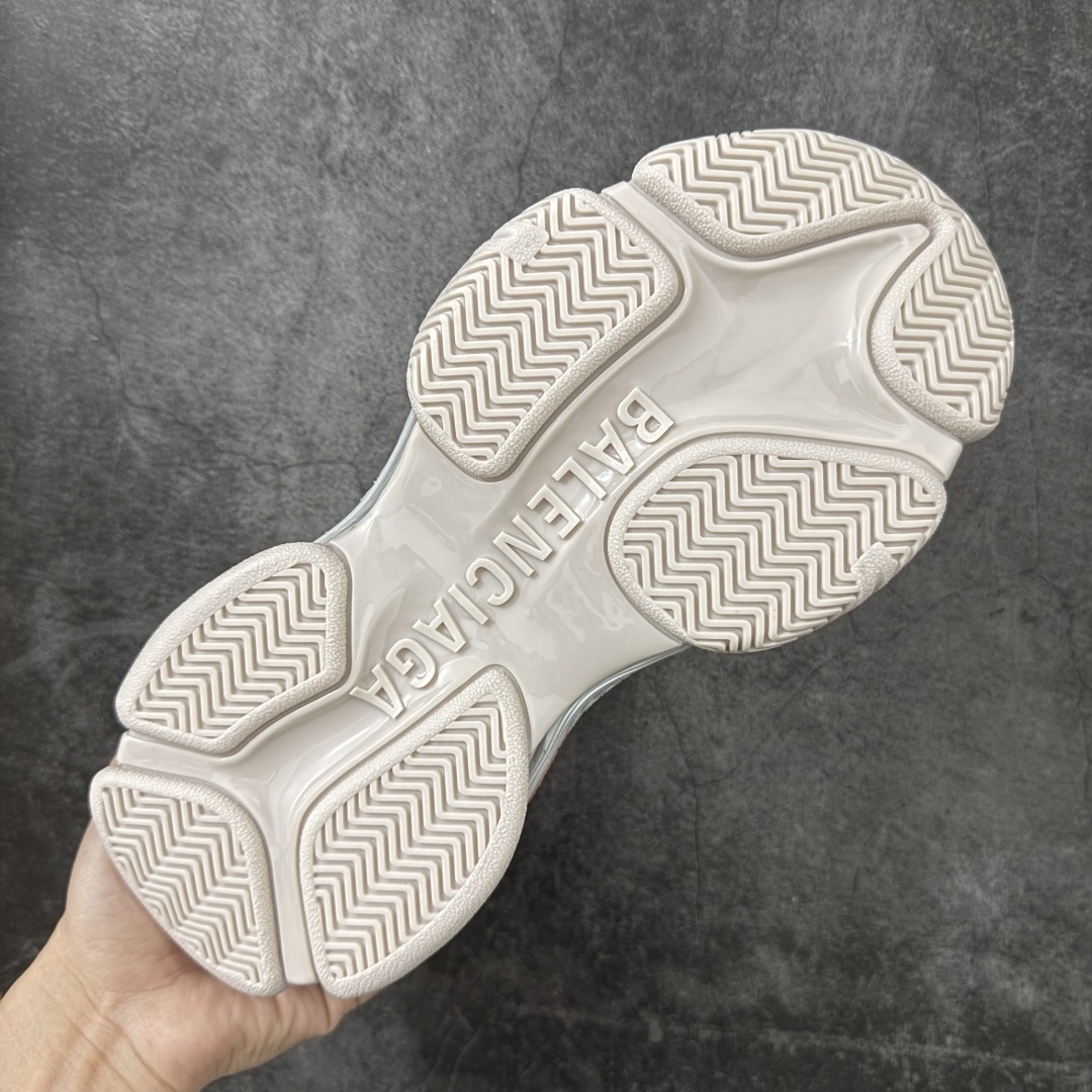 图片[9]-【XA版本】Balenciaga巴黎世家 Triple S .2 厚底系带 低帮 老爹鞋 Balenciaga是由被誉为代表二十世纪的伟大天才设计师 CristobalBalenciaga 创立的，在品牌创立的大半个世纪以来，巴黎世家一直以时尚、典雅闻名于时装界，它的主题产品有女士和男士提包、机车包、鞋子和时装，在15年王大仁卸任品牌设计师后，品牌的风格发生了翻天覆地的变化，凭借着人气超高的街头风T恤、老爹鞋等迅速霸屏各大时装周和时尚圈 货号：865849WTRS21011 尺码：35 36 37 38 39 40 41 42 43 44 45 46-选品中心