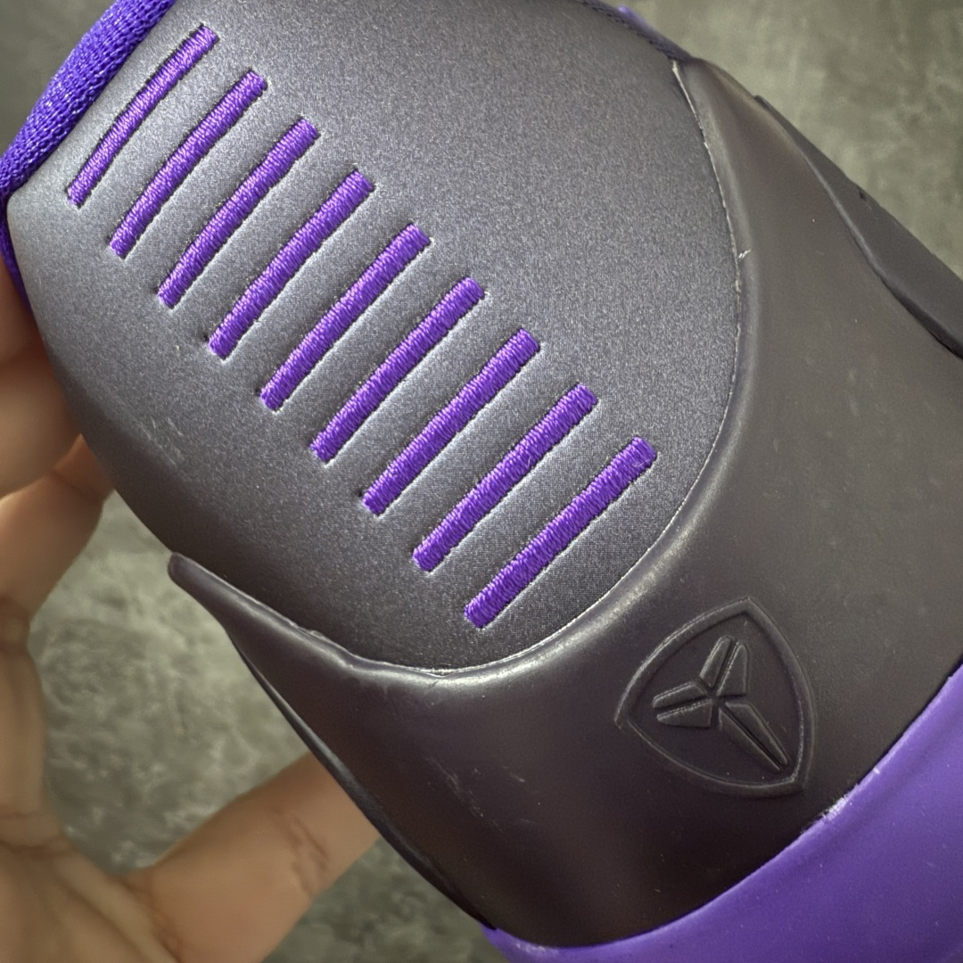 图片[2]-【S2纯原】NK Kobe 9 Low EM PE 科比九代舒适减震防滑低帮篮球鞋 紫色 IH1401-500 React科技鞋垫加持 实战配置直接拉满 原楦纸板开发 鞋身流线型、后跟塑形 区分土肥圆 原厂针织鞋面一针一线匹配原版 全身鞋材卡料色独家定制 唯一万针立体刺绣SWOOSH 真实底模最大48.5 实战利器 专供海外市场 尺码：40 40.5 41 42 42.5 43 44 44.5 45 46 47.5 48.5 （脚宽、脚胖 建议买大半码）-选品中心