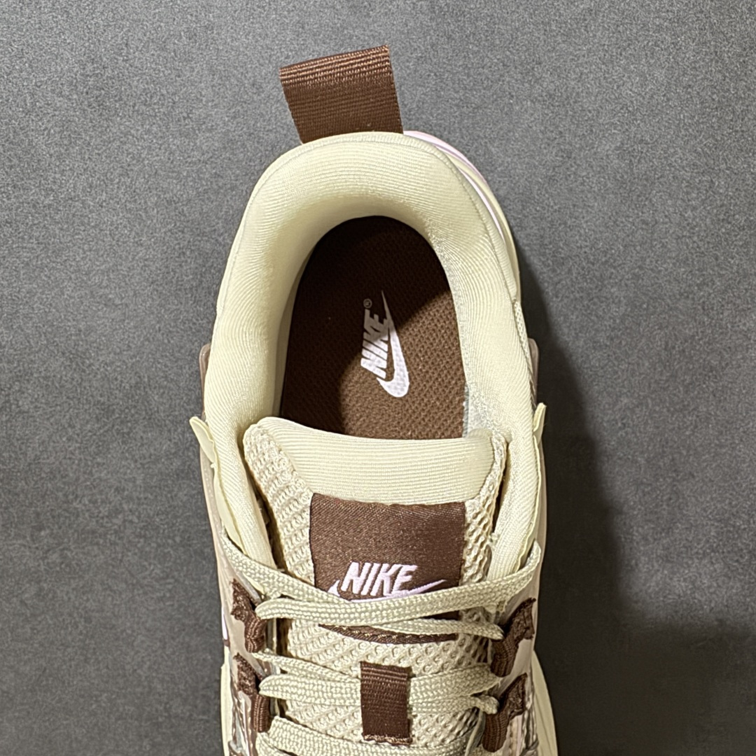 图片[6]-【公司级】Nike V2K Run 复古单品 复古老爹鞋跑步鞋 鞋款被命名为 Runtekk 设计上借鉴了 2000 年的跑鞋风格 配色上以金属银为主调 简练又有复古运动气质 材质上使用大面积网眼、皮革、1TPU 组成 支撑和透气性肯定不错 中底处由 Cushlon 泡绵打造 保证在压马路时可以提供优秀脚感 并通过一手做旧氧化效果突出复古感 中底造型很容易让大家联想到巴黎世家3XL 增高效果同样不能忽视 货号：FD0736-115 尺码：35.5 36 36.5 37.5 38 38.5 39 40 40.5 41 编码：WEB240250-选品中心