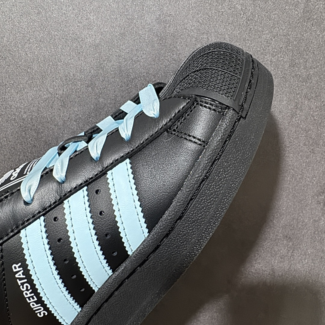 图片[8]-【H11顶级头层版】adidas originals Superstar 2 贝壳头 简约经典 舒适时尚 复古板鞋 男女同款 黑白 货号：JH9977 全新升级版 皮料改进至头层原厂皮 原盒 原底原料 开模打造 原厂织唛鞋标 高精密准度 原楦原纸板开发 匹配原版98%以上 后跟垫棉独家呈现 反口里弧度正确 原厂鞋垫 背胶 后跟电绣针数 与正品一致 原厂皮料 原厂车缝线 质感无敌 皮料切割干净 无任何毛边 清洁度细节完美 进口港宝加持 后跟自然饱满 还原公司包裹性 鞋面采用原装数据贴合技术 全方位贴合包裹脚型 鞋跟部鞋底牵引设计 提供强大的抓地性能 更适应不同实战场地路面 尺码：35.5 36 36.5 37.5 38 38.5 39 40 40.5 41 42 42.5 43 44 45-选品中心