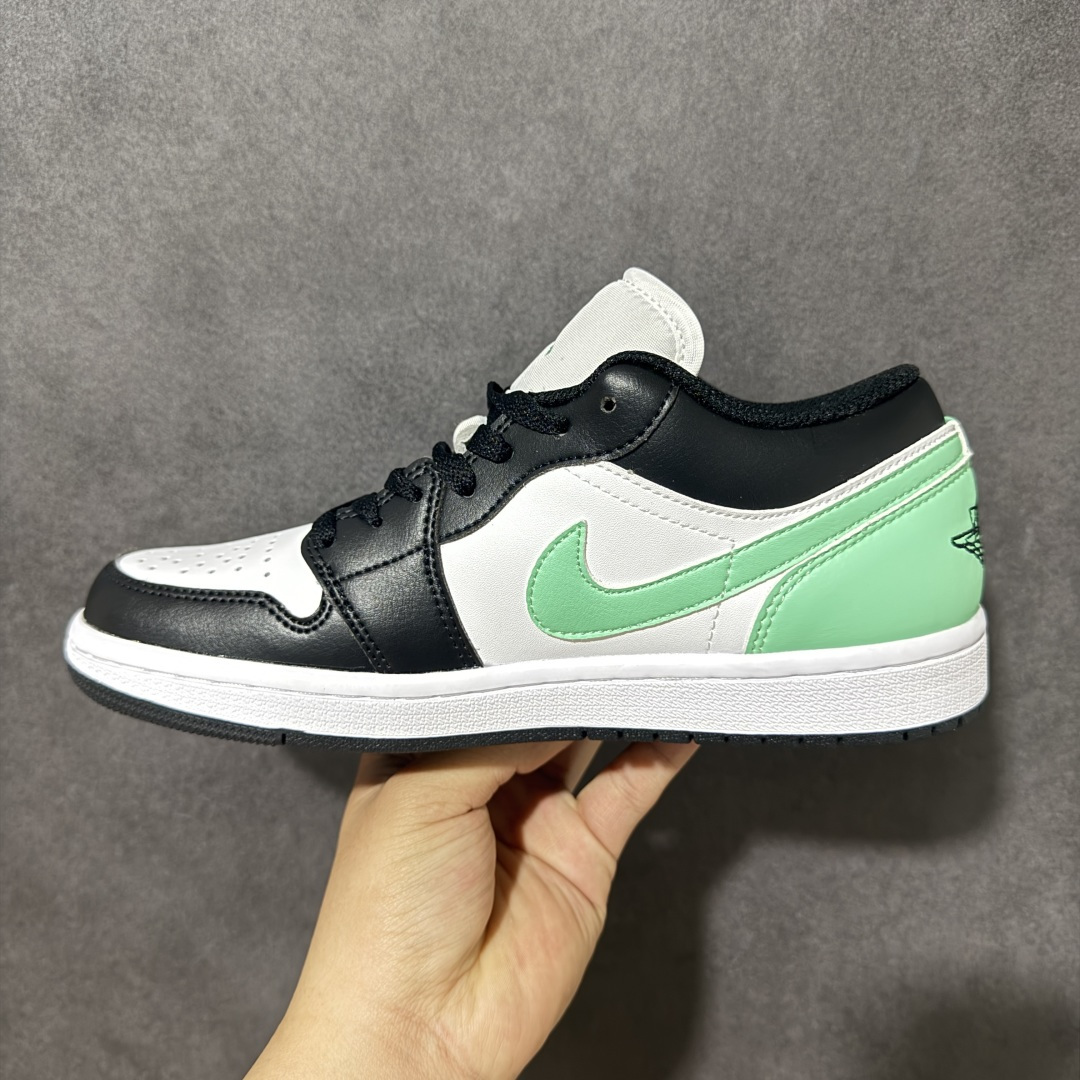 图片[2]-【H11纯原】Nike Air Jordan 1 Low SE AJ1 乔一 舒适贴合 防滑耐磨 低帮 复古篮球鞋 货号：553558-131 尺码：35.5 36 36.5 37.5 38 38.5 39 40 40.5 41 42 42.5 43 44 45 46 47.5 #H11顶级纯原 纯原外贸平台特供订单 #全套原纸板楦头开发 #原厂特供材料配套加持 #确保原汁原味 完美呈现版型 #原档数据独家私模大底 #男女鞋同步官方开发至48.5 #原装进口轻量化鞋垫 #进口港宝加持 后跟自然饱满 还原公司包裹性 #鞋面采用原装数据贴合技术 #全方位贴合包裹脚型 #鞋跟部鞋底牵引设计 #提供强大的抓地性能 #更适应不同实战场地路面-选品中心