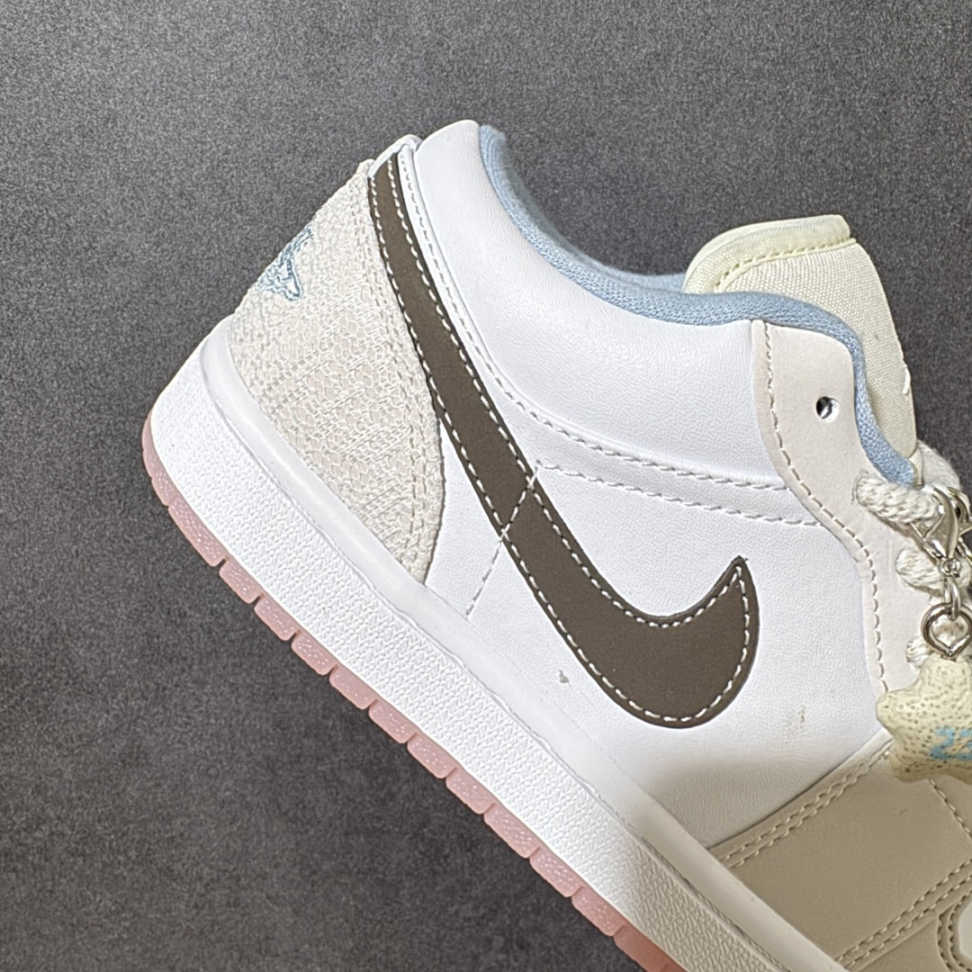 图片[7]-【H11纯原】Nike Air Jordan 1 Low SE AJ1 乔一 舒适贴合 防滑耐磨 低帮 复古篮球鞋 货号：IB8859-101 尺码：35.5 36 36.5 37.5 38 38.5 39 40 40.5 41 42 42.5 43 44 45 46 47.5 #H11顶级纯原 纯原外贸平台特供订单 #全套原纸板楦头开发 #原厂特供材料配套加持 #确保原汁原味 完美呈现版型 #原档数据独家私模大底 #男女鞋同步官方开发至48.5 #原装进口轻量化鞋垫 #进口港宝加持 后跟自然饱满 还原公司包裹性 #鞋面采用原装数据贴合技术 #全方位贴合包裹脚型 #鞋跟部鞋底牵引设计 #提供强大的抓地性能 #更适应不同实战场地路面-选品中心