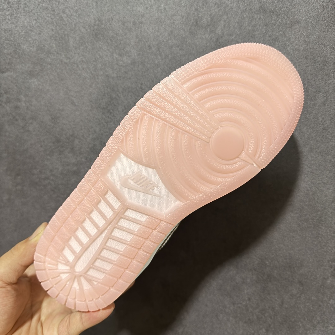 图片[9]-【H11纯原】Nike Air Jordan 1 Low SE AJ1 乔一 舒适贴合 防滑耐磨 低帮 复古篮球鞋 货号：IB8859-101 尺码：35.5 36 36.5 37.5 38 38.5 39 40 40.5 41 42 42.5 43 44 45 46 47.5 #H11顶级纯原 纯原外贸平台特供订单 #全套原纸板楦头开发 #原厂特供材料配套加持 #确保原汁原味 完美呈现版型 #原档数据独家私模大底 #男女鞋同步官方开发至48.5 #原装进口轻量化鞋垫 #进口港宝加持 后跟自然饱满 还原公司包裹性 #鞋面采用原装数据贴合技术 #全方位贴合包裹脚型 #鞋跟部鞋底牵引设计 #提供强大的抓地性能 #更适应不同实战场地路面-选品中心