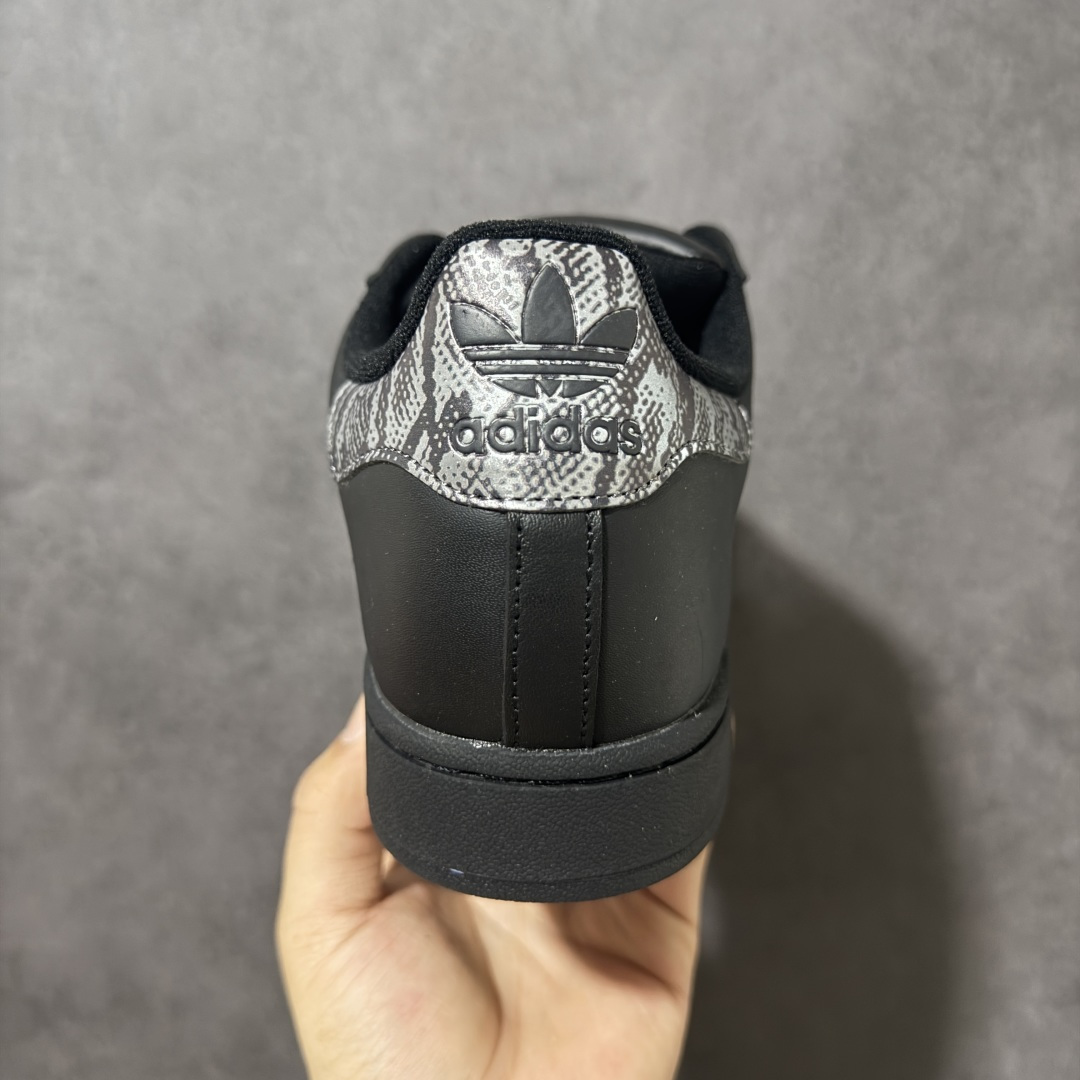 图片[4]-【H11顶级头层版】adidas originals Superstar 2 贝壳头 简约经典 舒适时尚 复古板鞋 男女同款 黑白 货号：JP6058 全新升级版 皮料改进至头层原厂皮 原盒 原底原料 开模打造 原厂织唛鞋标 高精密准度 原楦原纸板开发 匹配原版98%以上 后跟垫棉独家呈现 反口里弧度正确 原厂鞋垫 背胶 后跟电绣针数 与正品一致 原厂皮料 原厂车缝线 质感无敌 皮料切割干净 无任何毛边 清洁度细节完美 进口港宝加持 后跟自然饱满 还原公司包裹性 鞋面采用原装数据贴合技术 全方位贴合包裹脚型 鞋跟部鞋底牵引设计 提供强大的抓地性能 更适应不同实战场地路面 尺码：35.5 36 36.5 37.5 38 38.5 39 40 40.5 41 42 42.5 43 44 45-选品中心