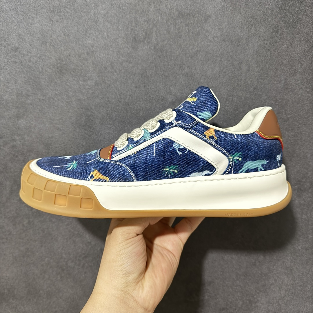 图片[2]-【广东纯原版】广奢高端货LOUIS VUITTON Tilted 系列｜2026 早春全新上架 LV 路易威登 Tilted Low Sneakers 倾斜系列低帮复古休闲运动板鞋 男鞋｜广东原产｜市售顶级版本 ✦ 升级原楦型开发纸版，鞋型更立体更正 ✦ Monogram 丹宁布鞋面，质感高级耐看 ✦ 鞋垫嵌入EVA软脚感物料，回弹舒适 ✦ 后跟耐弯折滴塑支撑片，稳定不塌 ✦ 全新开发TPR光泽组合隔色鞋底 ✦ LV组合 TPU 生胶底结构，行走稳、耐磨强 ✦ 原版购入开发 ✦ 厚实抽屉式礼品鞋盒 ✦ 原装包装说明书＋防尘布袋 ✦ 附送官方快递加固牛皮纸外盒 法国巴黎百年奢侈品牌 LOUIS VUITTON 路易威登 尺码：38 39 40 41 42 43 44 45-选品中心