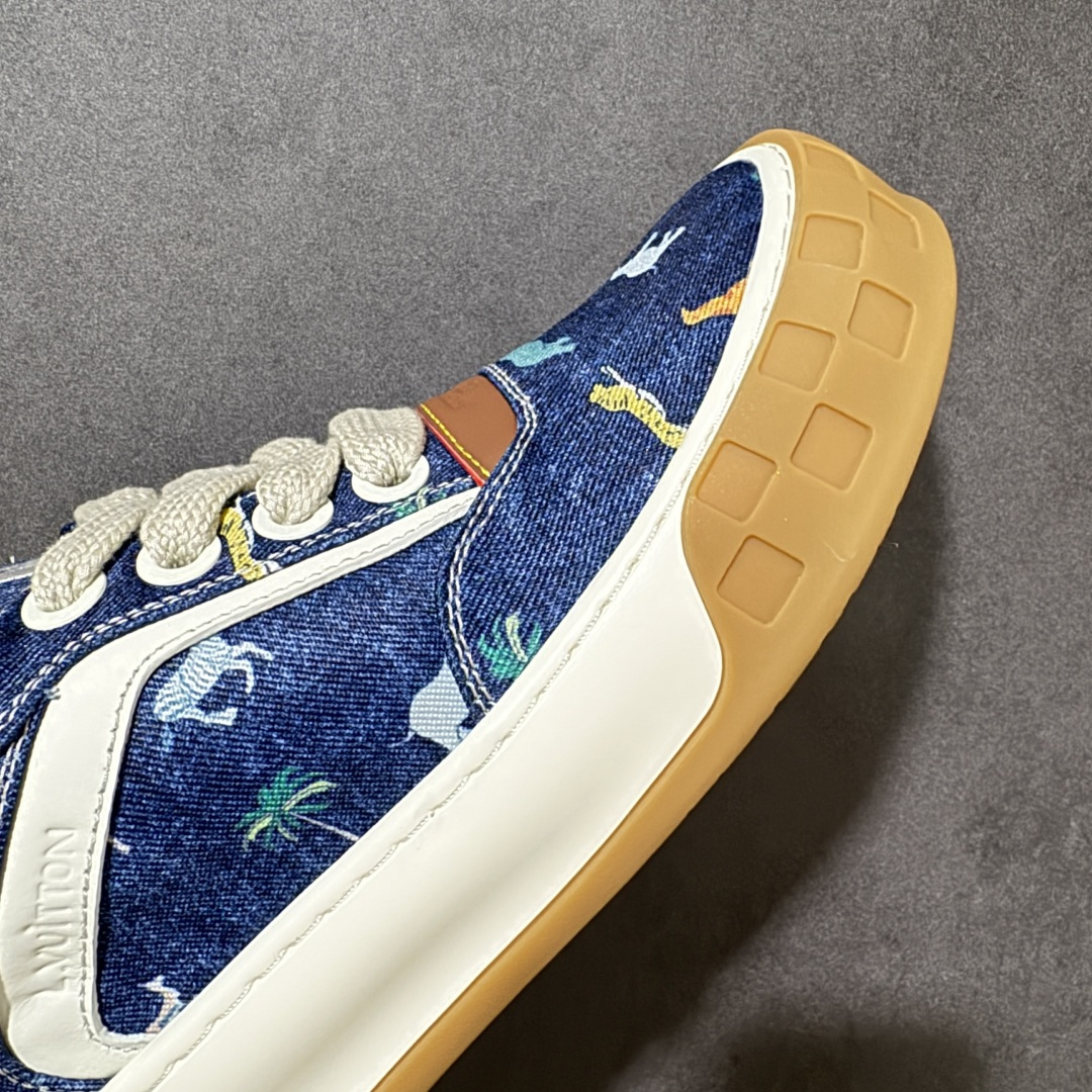 图片[8]-【广东纯原版】广奢高端货LOUIS VUITTON Tilted 系列｜2026 早春全新上架 LV 路易威登 Tilted Low Sneakers 倾斜系列低帮复古休闲运动板鞋 男鞋｜广东原产｜市售顶级版本 ✦ 升级原楦型开发纸版，鞋型更立体更正 ✦ Monogram 丹宁布鞋面，质感高级耐看 ✦ 鞋垫嵌入EVA软脚感物料，回弹舒适 ✦ 后跟耐弯折滴塑支撑片，稳定不塌 ✦ 全新开发TPR光泽组合隔色鞋底 ✦ LV组合 TPU 生胶底结构，行走稳、耐磨强 ✦ 原版购入开发 ✦ 厚实抽屉式礼品鞋盒 ✦ 原装包装说明书＋防尘布袋 ✦ 附送官方快递加固牛皮纸外盒 法国巴黎百年奢侈品牌 LOUIS VUITTON 路易威登 尺码：38 39 40 41 42 43 44 45-选品中心