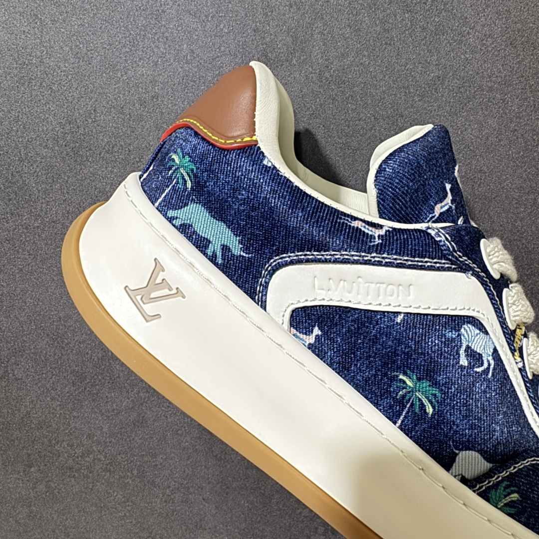 图片[7]-【广东纯原版】广奢高端货LOUIS VUITTON Tilted 系列｜2026 早春全新上架 LV 路易威登 Tilted Low Sneakers 倾斜系列低帮复古休闲运动板鞋 男鞋｜广东原产｜市售顶级版本 ✦ 升级原楦型开发纸版，鞋型更立体更正 ✦ Monogram 丹宁布鞋面，质感高级耐看 ✦ 鞋垫嵌入EVA软脚感物料，回弹舒适 ✦ 后跟耐弯折滴塑支撑片，稳定不塌 ✦ 全新开发TPR光泽组合隔色鞋底 ✦ LV组合 TPU 生胶底结构，行走稳、耐磨强 ✦ 原版购入开发 ✦ 厚实抽屉式礼品鞋盒 ✦ 原装包装说明书＋防尘布袋 ✦ 附送官方快递加固牛皮纸外盒 法国巴黎百年奢侈品牌 LOUIS VUITTON 路易威登 尺码：38 39 40 41 42 43 44 45-选品中心