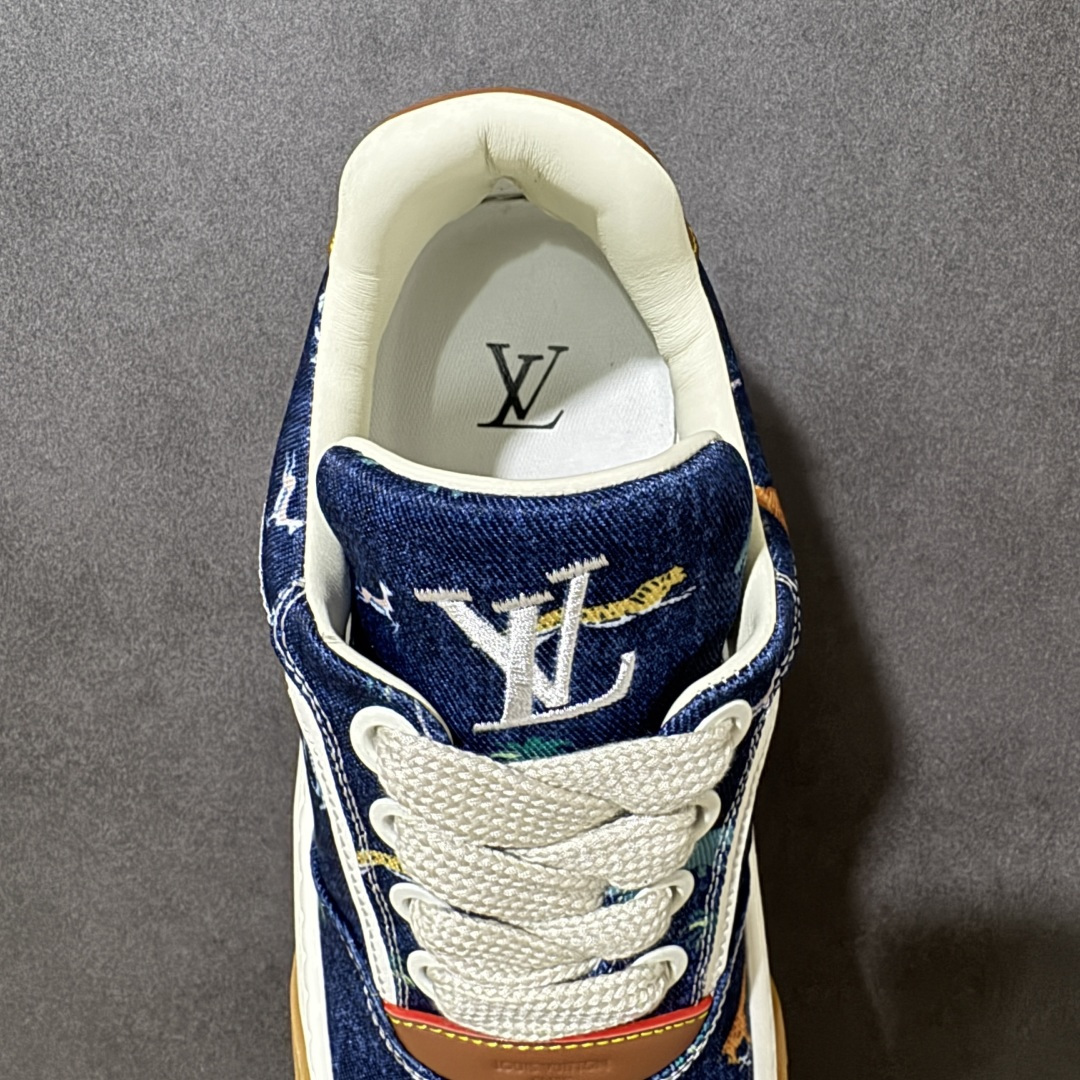 图片[6]-【广东纯原版】广奢高端货LOUIS VUITTON Tilted 系列｜2026 早春全新上架 LV 路易威登 Tilted Low Sneakers 倾斜系列低帮复古休闲运动板鞋 男鞋｜广东原产｜市售顶级版本 ✦ 升级原楦型开发纸版，鞋型更立体更正 ✦ Monogram 丹宁布鞋面，质感高级耐看 ✦ 鞋垫嵌入EVA软脚感物料，回弹舒适 ✦ 后跟耐弯折滴塑支撑片，稳定不塌 ✦ 全新开发TPR光泽组合隔色鞋底 ✦ LV组合 TPU 生胶底结构，行走稳、耐磨强 ✦ 原版购入开发 ✦ 厚实抽屉式礼品鞋盒 ✦ 原装包装说明书＋防尘布袋 ✦ 附送官方快递加固牛皮纸外盒 法国巴黎百年奢侈品牌 LOUIS VUITTON 路易威登 尺码：38 39 40 41 42 43 44 45-选品中心