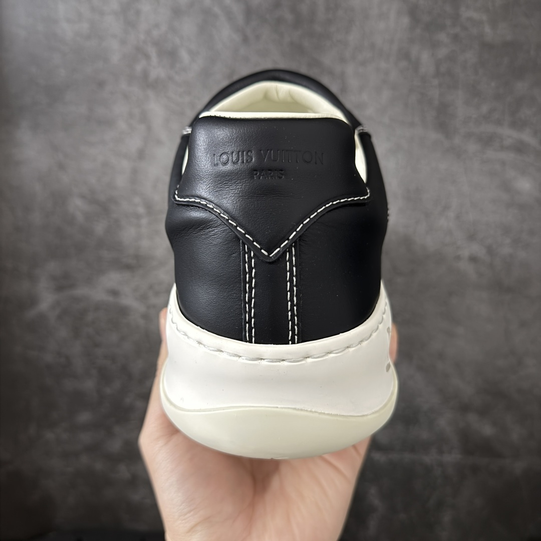 图片[4]-【佛山超a版】LV 路易威登LOUIS VUITTON Tilted Low Sneakers 倾斜系列低帮复古休闲运动文化百搭板鞋 2026早春款板鞋 市场最顶天花板 正确细节 完美版型做工 欢迎对比市场任何品质的货品 广东原产 升级原楦型开发纸版 包装说明书防尘布袋物件(附送官方快递加固牛皮纸外盒!!)#采用Monogram 丹宁布鞋面材质#鞋垫嵌入软脚感EVA物料#后跟耐弯折滴塑支撑片#全新开发TPR光泽组合隔色鞋底❗ 尺码：39 40 41 42 43 44 45-选品中心