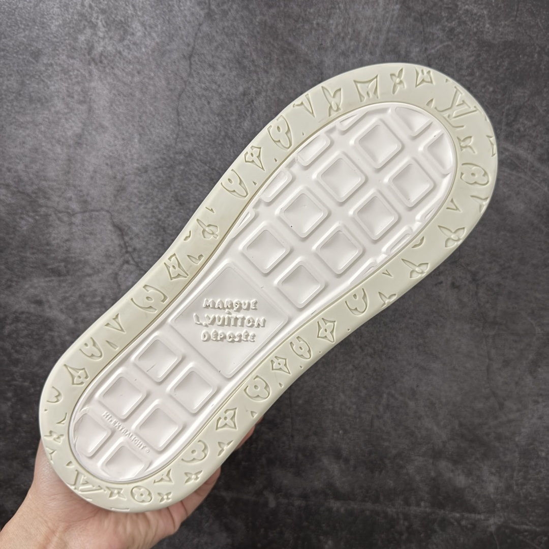 图片[9]-【佛山超a版】LV 路易威登LOUIS VUITTON Tilted Low Sneakers 倾斜系列低帮复古休闲运动文化百搭板鞋 2026早春款板鞋 市场最顶天花板 正确细节 完美版型做工 欢迎对比市场任何品质的货品 广东原产 升级原楦型开发纸版 包装说明书防尘布袋物件(附送官方快递加固牛皮纸外盒!!)#采用Monogram 丹宁布鞋面材质#鞋垫嵌入软脚感EVA物料#后跟耐弯折滴塑支撑片#全新开发TPR光泽组合隔色鞋底❗ 尺码：39 40 41 42 43 44 45-选品中心