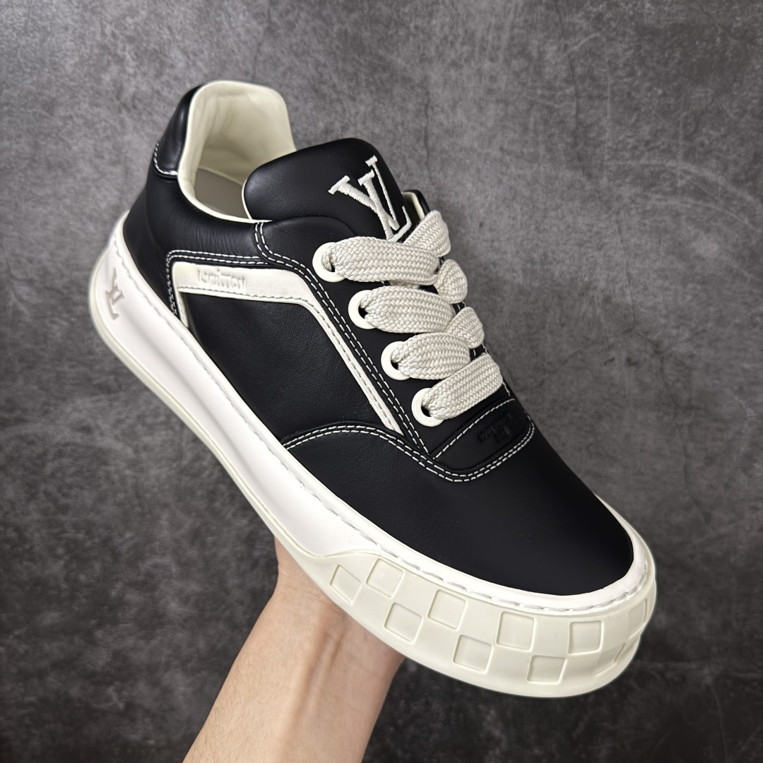 图片[3]-【佛山超a版】LV 路易威登LOUIS VUITTON Tilted Low Sneakers 倾斜系列低帮复古休闲运动文化百搭板鞋 2026早春款板鞋 市场最顶天花板 正确细节 完美版型做工 欢迎对比市场任何品质的货品 广东原产 升级原楦型开发纸版 包装说明书防尘布袋物件(附送官方快递加固牛皮纸外盒!!)#采用Monogram 丹宁布鞋面材质#鞋垫嵌入软脚感EVA物料#后跟耐弯折滴塑支撑片#全新开发TPR光泽组合隔色鞋底❗ 尺码：39 40 41 42 43 44 45-选品中心