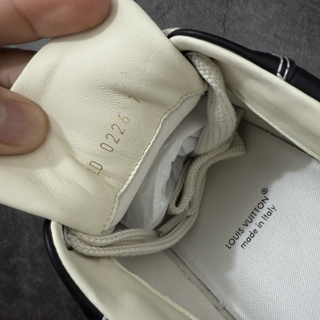 图片[8]-【佛山超a版】LV 路易威登LOUIS VUITTON Tilted Low Sneakers 倾斜系列低帮复古休闲运动文化百搭板鞋 2026早春款板鞋 市场最顶天花板 正确细节 完美版型做工 欢迎对比市场任何品质的货品 广东原产 升级原楦型开发纸版 包装说明书防尘布袋物件(附送官方快递加固牛皮纸外盒!!)#采用Monogram 丹宁布鞋面材质#鞋垫嵌入软脚感EVA物料#后跟耐弯折滴塑支撑片#全新开发TPR光泽组合隔色鞋底❗ 尺码：39 40 41 42 43 44 45-选品中心