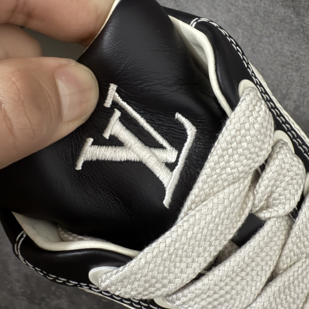 图片[7]-【佛山超a版】LV 路易威登LOUIS VUITTON Tilted Low Sneakers 倾斜系列低帮复古休闲运动文化百搭板鞋 2026早春款板鞋 市场最顶天花板 正确细节 完美版型做工 欢迎对比市场任何品质的货品 广东原产 升级原楦型开发纸版 包装说明书防尘布袋物件(附送官方快递加固牛皮纸外盒!!)#采用Monogram 丹宁布鞋面材质#鞋垫嵌入软脚感EVA物料#后跟耐弯折滴塑支撑片#全新开发TPR光泽组合隔色鞋底❗ 尺码：39 40 41 42 43 44 45-选品中心
