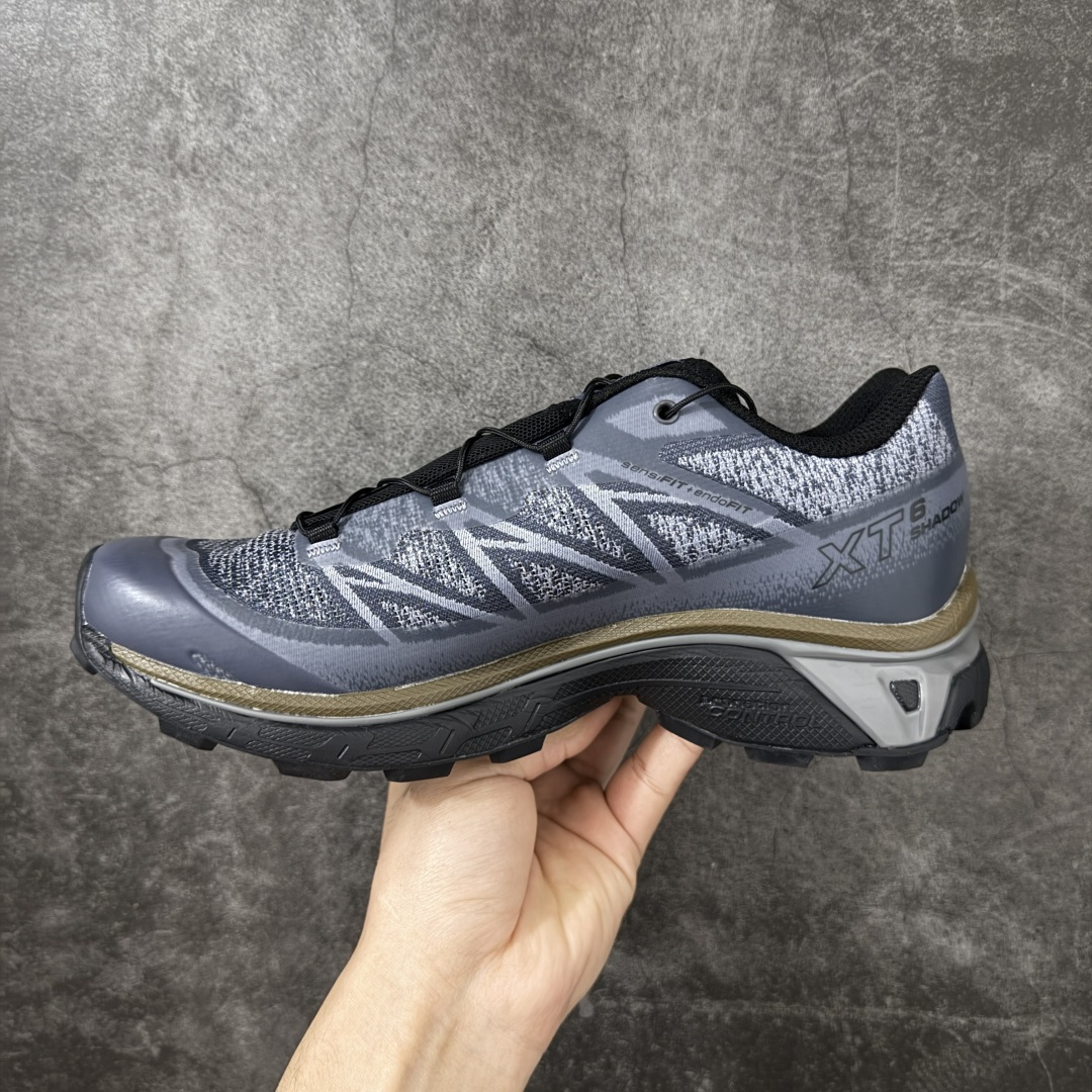 图片[2]-【巅峰版】 Salomon XT-6 灰蓝色 萨洛蒙复古潮流户外机能登山跑鞋 478739 纯原外贸平台特供订单 耗时半年巨作 全套原纸板楦头开发 原厂特供网布配套加持 确保原汁原味 完美呈现版型 原档数据独家私模五层组合大底 原装Ortholite轻量化鞋垫 中底布带钢印编号 原厂TPU锁扣 进口港宝加持 后跟自然饱满 还原公司包裹性 鞋面以“锯齿”状的包裹系统呈现 在基色底之下加入了各种色点缀 将公司的最新技术和时尚前卫的造型融入耐用的长跑款式中 鞋面由 TPU 薄膜制成 并焊接在高耐磨网眼上 使其既时尚又坚固 由 ACS底盘支撑 可增强稳定性和支撑力 以及由橡胶凸耳 Contragrip外底覆盖的 EVA 缓冲中底 旨在应对崎岖的地形 鞋舌上的彩色Salomon 标签、Quicklace 系统以及鞋头、鞋舌和鞋跟上的附加品牌使细节更加完美 让穿着者可以轻松驾驭户外与通勤下的任何运动生活场景 无缝鞋身户外随意纵横 颜值与脚感兼备 出街通勤 绝对非常吸睛 你值得拥有 尺码：36 36.5 37.5 38 38.5 39 40 40.5 41 42 42.5 43 44 44.5 45-选品中心