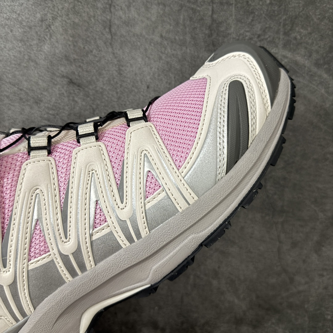 图片[6]-【纯原M版】SALOMON萨洛蒙 × atoms pink XA PRO 3D 樱花 百搭舒适 低帮 户外功能鞋 男女同款 粉灰色 479886 纯原外贸平台特供订 全套原纸板楦头开发 原厂特供网布配套加持 确保原汁原味 完美呈现版型 原档数据独家私模五层组合大底 男女鞋同步官方开发 原装Ortholite轻量化鞋垫 中底布带钢印编号 原厂TPU锁扣 进口港宝加持 后跟自然饱满 还原公司包裹性 鞋面采用SENSIFT贴合技术 全方位贴合包裹脚型 鞋跟部鞋底牵引设计 提供强大的抓地性能 更适应野外崎岖不平的道路 其3D ADVANCED CHASSIS底盘 材料轻量大化 钉齿设计更具稳定性 防护性 鞋底易磨损区运用CONTAGRIP高耐磨材料 应对城市硬质路面长距离跑考验 尺码：36 36.5 37.5 38 38.5 39 40 40.5 41 42 42.5 43 44 44.5 45-选品中心