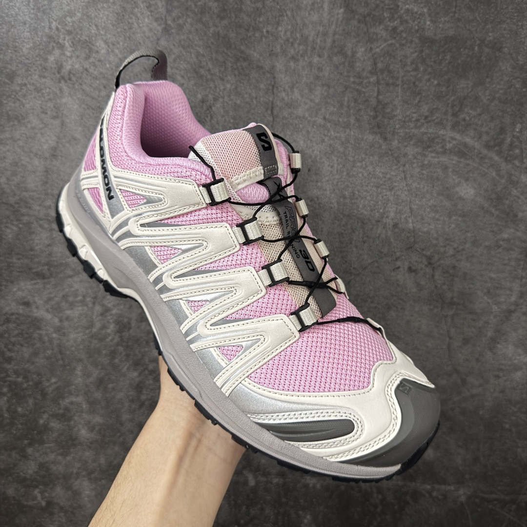 图片[3]-【纯原M版】SALOMON萨洛蒙 × atoms pink XA PRO 3D 樱花 百搭舒适 低帮 户外功能鞋 男女同款 粉灰色 479886 纯原外贸平台特供订 全套原纸板楦头开发 原厂特供网布配套加持 确保原汁原味 完美呈现版型 原档数据独家私模五层组合大底 男女鞋同步官方开发 原装Ortholite轻量化鞋垫 中底布带钢印编号 原厂TPU锁扣 进口港宝加持 后跟自然饱满 还原公司包裹性 鞋面采用SENSIFT贴合技术 全方位贴合包裹脚型 鞋跟部鞋底牵引设计 提供强大的抓地性能 更适应野外崎岖不平的道路 其3D ADVANCED CHASSIS底盘 材料轻量大化 钉齿设计更具稳定性 防护性 鞋底易磨损区运用CONTAGRIP高耐磨材料 应对城市硬质路面长距离跑考验 尺码：36 36.5 37.5 38 38.5 39 40 40.5 41 42 42.5 43 44 44.5 45-选品中心