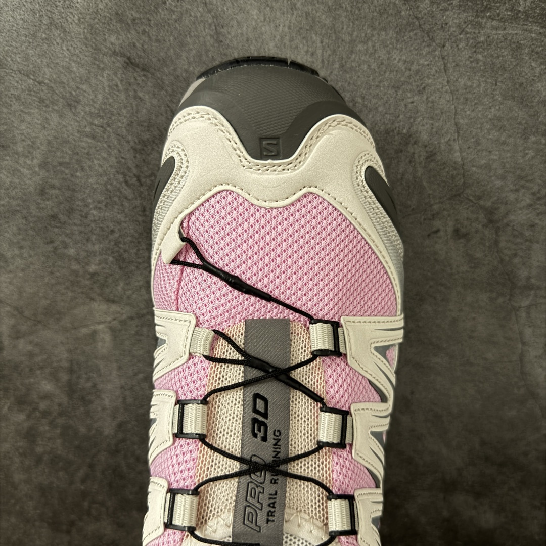 图片[5]-【纯原M版】SALOMON萨洛蒙 × atoms pink XA PRO 3D 樱花 百搭舒适 低帮 户外功能鞋 男女同款 粉灰色 479886 纯原外贸平台特供订 全套原纸板楦头开发 原厂特供网布配套加持 确保原汁原味 完美呈现版型 原档数据独家私模五层组合大底 男女鞋同步官方开发 原装Ortholite轻量化鞋垫 中底布带钢印编号 原厂TPU锁扣 进口港宝加持 后跟自然饱满 还原公司包裹性 鞋面采用SENSIFT贴合技术 全方位贴合包裹脚型 鞋跟部鞋底牵引设计 提供强大的抓地性能 更适应野外崎岖不平的道路 其3D ADVANCED CHASSIS底盘 材料轻量大化 钉齿设计更具稳定性 防护性 鞋底易磨损区运用CONTAGRIP高耐磨材料 应对城市硬质路面长距离跑考验 尺码：36 36.5 37.5 38 38.5 39 40 40.5 41 42 42.5 43 44 44.5 45-选品中心