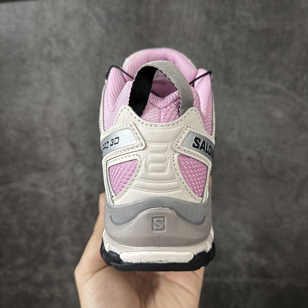 图片[4]-【Goat版】SALOMON萨洛蒙 × atoms pink XA PRO 3D 樱花 百搭舒适 低帮 户外功能鞋 男女同款 粉灰色 479886 纯原外贸平台特供订 全套原纸板楦头开发 原厂特供网布配套加持 确保原汁原味 完美呈现版型 原档数据独家私模五层组合大底 男女鞋同步官方开发 原装Ortholite轻量化鞋垫 中底布带钢印编号 原厂TPU锁扣 进口港宝加持 后跟自然饱满 还原公司包裹性 鞋面采用SENSIFT贴合技术 全方位贴合包裹脚型 鞋跟部鞋底牵引设计 提供强大的抓地性能 更适应野外崎岖不平的道路 其3D ADVANCED CHASSIS底盘 材料轻量大化 钉齿设计更具稳定性 防护性 鞋底易磨损区运用CONTAGRIP高耐磨材料 应对城市硬质路面长距离跑考验 尺码：36 36.5 37.5 38 38.5 39 40 40.5 41 42 42.5 43 44 44.5 45 46-选品中心