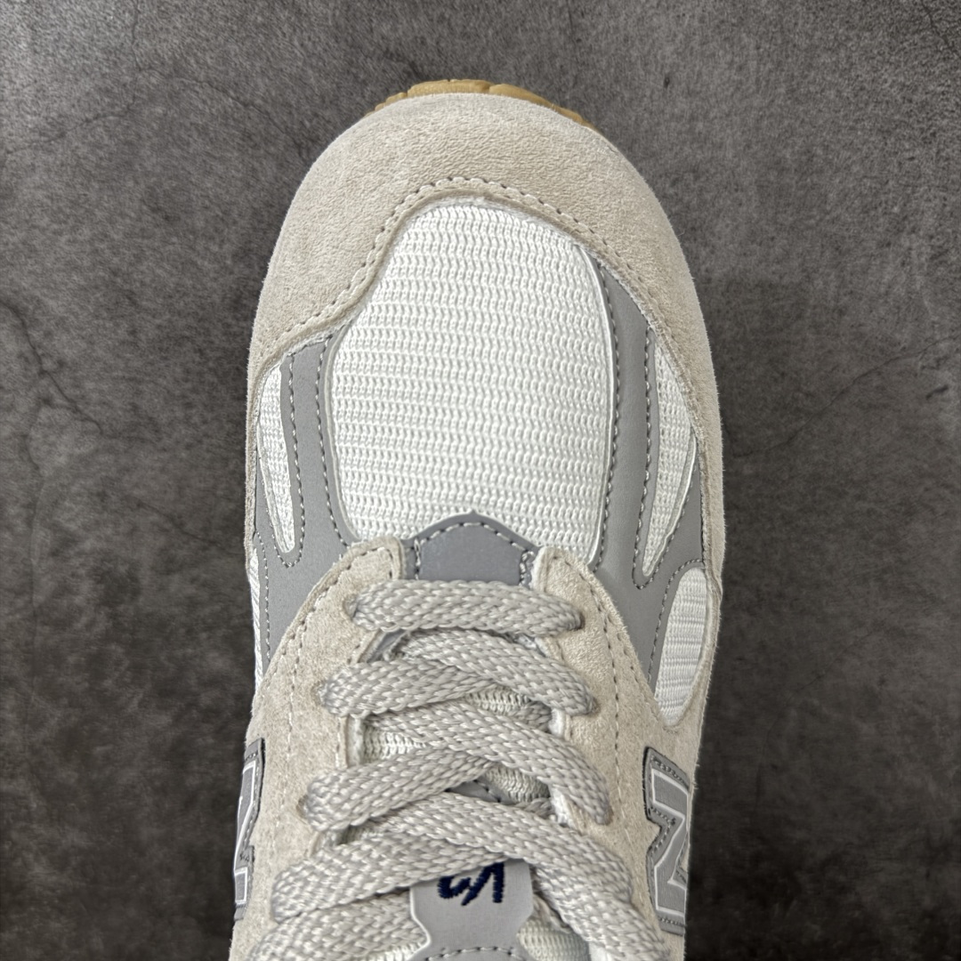 图片[5]-【纯原K版】New Balance NB 991 V2 舒适潮流 低帮跑步鞋男款 NB991系列 灰白红U991VS2 灰白红 全新流水线出品 市场第二梯队最强版 全部原鞋开发 原楦原纸板开发 全鞋电脑针车 原厂内置全掌气垫 原盒内在原标 唯一Zp原版鞋带绑法 免检产品 全新2022版型 全头层皮料 完美零毛边处理 原厂配置全掌气垫 价格定位良心 新配色陆续出货 尺码 36 36.5 37 37.5 38 39 40 40.5 41.5 42 42.5 43 44 44.5 45-选品中心