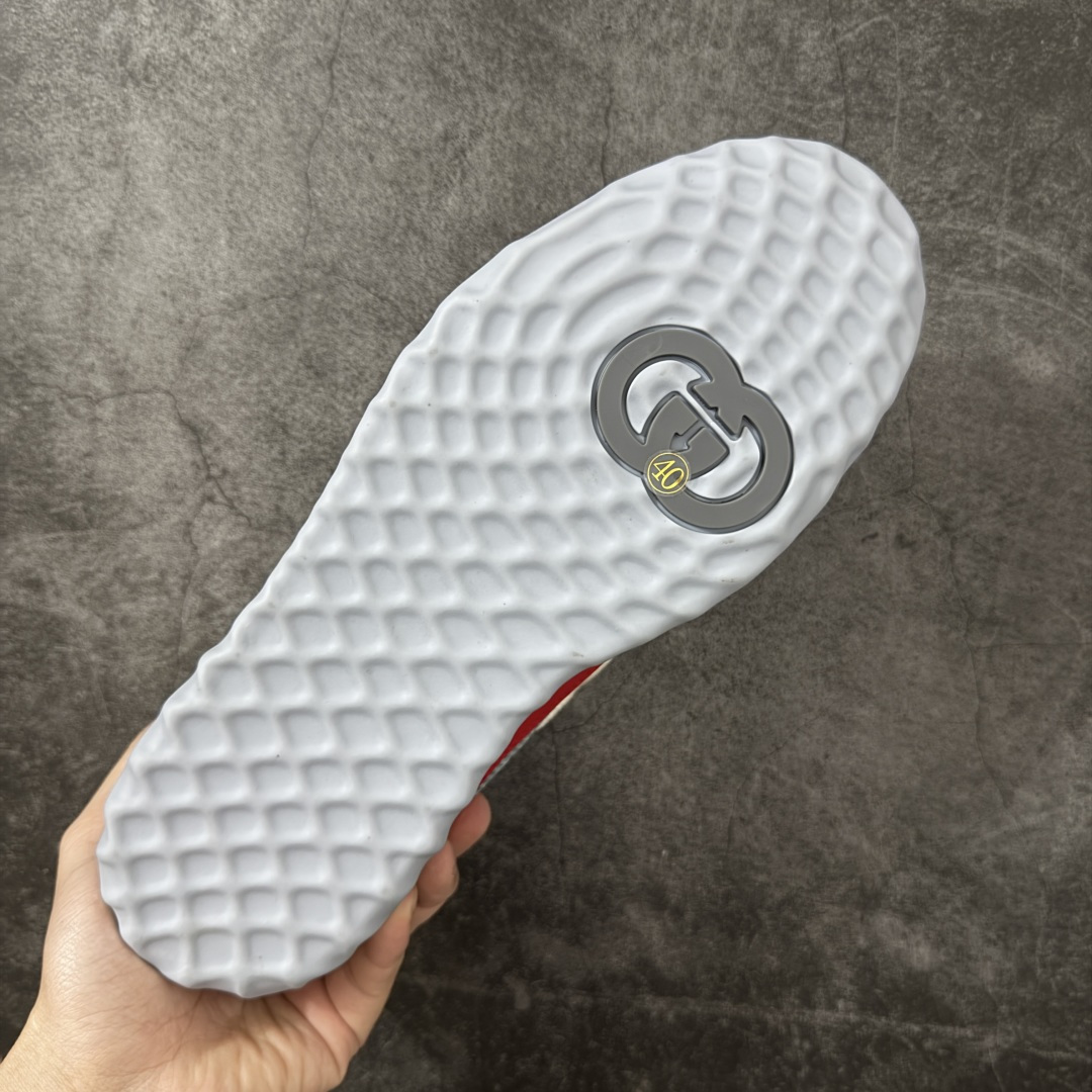 图片[9]-【莞产礼盒版本】纯原顶级Gucci 最新款爆款MAC80 运动鞋 情侣款 休闲 复古 做旧 擦白色小脏鞋 市面顶级版本 古驰MAC80全新爆款系列 精致小巧的互扣式G标识浪漫诠释此系列的美学理念。 选用米白色皮革，复古灵感巧妙融于运动鞋设计，焕新演绎品牌标识 面料：原版定制进口头层牛皮 内里：原版定制进口透气网里 大底：橡胶底 底厚：3cm 尺码 35 36 37 38 39 40 41 42 43 44 45-选品中心