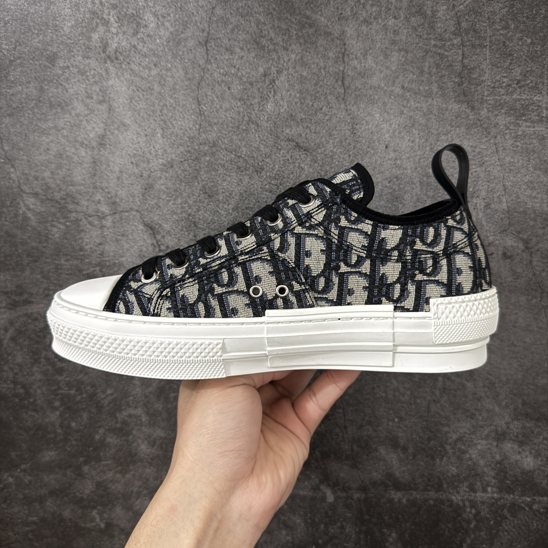 图片[2]-【莞产公司级】Dior B23 Oblique High Top Sneakers 迪奥“CD重影”系列 Cactus jack x Dior 联名款 东莞纯原 原版购入再次全新升级 全鞋细节到材料到包装大幅度提升改正 市面最强版本 可对比 历史最高FK （全套原版一致配件包装） 羊皮贴底拉帮 原装耐弯折耐高温EVC饰片材质 迄今为止唯一原装版本 采用原厂科技面料 无色差问题 随意对比公司 鞋面网纱一比一打样开发 原版一致大底 正确后跟弧度 后尾巴双针走线 完美楦形 尺码：38 39 40 41 42 43 44 45-选品中心