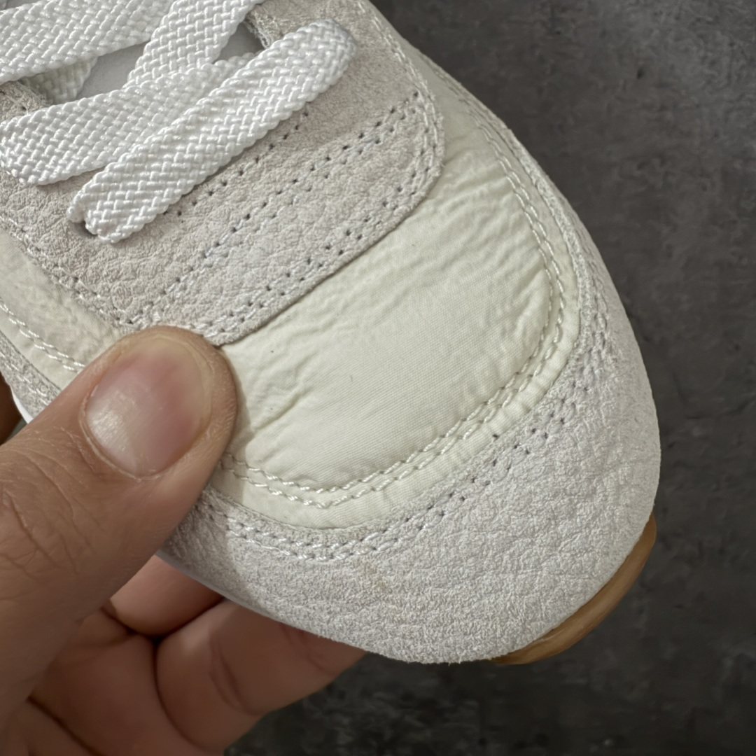 图片[5]-【渠道顶级礼盒】CHANEL香奈儿 26P 麂皮 厚底系带 低帮 生活休闲鞋熊猫鞋 1cm 女款 白色 2026ss火爆熊猫鞋配色 厚底休闲运动鞋板鞋同步 非常火爆 非常难买的一款鞋 全网最火的厚底熊猫 鞋 可想而知控不可错过的 颜值与舒适并存的 简约百搭小白鞋 厚底增高超级百搭，闭眼入谁穿谁好看 鞋面：牛仔布 内里：羊皮 大底：原版橡胶发泡大底 尺码：35 36 37 38 39 40-选品中心