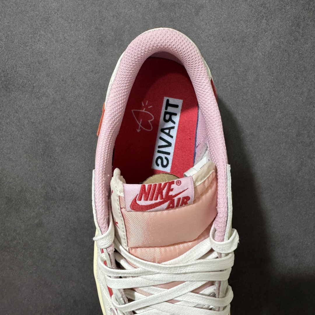 图片[6]-【公司级】Nike Air Jordan 1 x Travis Scott AJ1倒勾 乔一倒钩 耐克 低帮文化篮球鞋 升级原楦原档案数据开发纸版楦型 采用同源纳帕头层皮革鞋面材质 全新底模完美品相清洁度及喷漆效果 完美品质出货 细节如图所示 鞋面切割工整 冲孔整齐干净 中底拉帮线 整体清洁度非常好 货号：IQ7604-101 尺码：36 36.5 37.5 38 38.5 39 40 40.5 41 42 42.5 43 44 45 46 47-选品中心