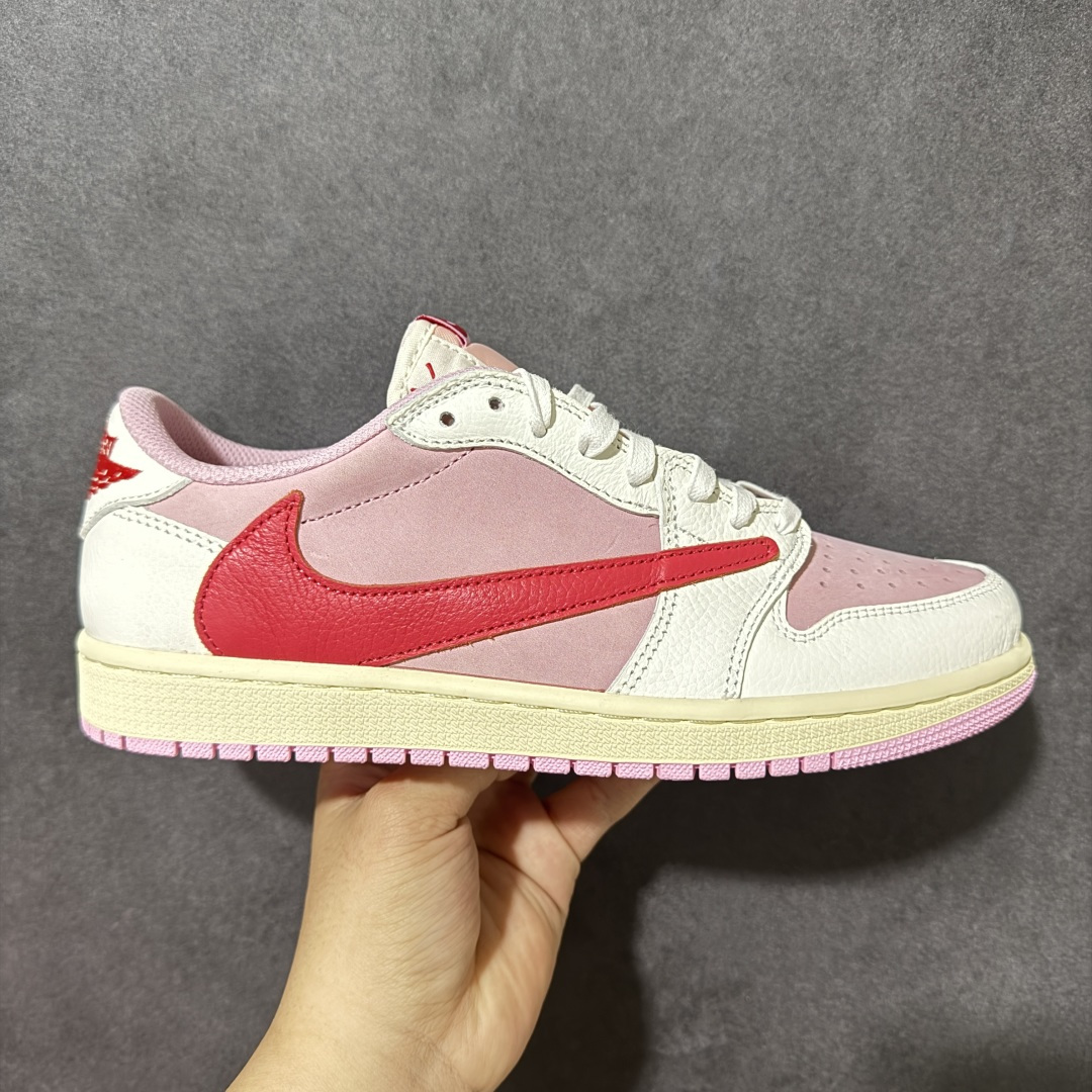 【公司级】Nike Air Jordan 1 x Travis Scott AJ1倒勾 乔一倒钩 耐克 低帮文化篮球鞋 升级原楦原档案数据开发纸版楦型 采用同源纳帕头层皮革鞋面材质 全新底模完美品相清洁度及喷漆效果 完美品质出货 细节如图所示 鞋面切割工整 冲孔整齐干净 中底拉帮线 整体清洁度非常好 货号：IQ7604-101 尺码：36 36.5 37.5 38 38.5 39 40 40.5 41 42 42.5 43 44 45 46 47-选品中心