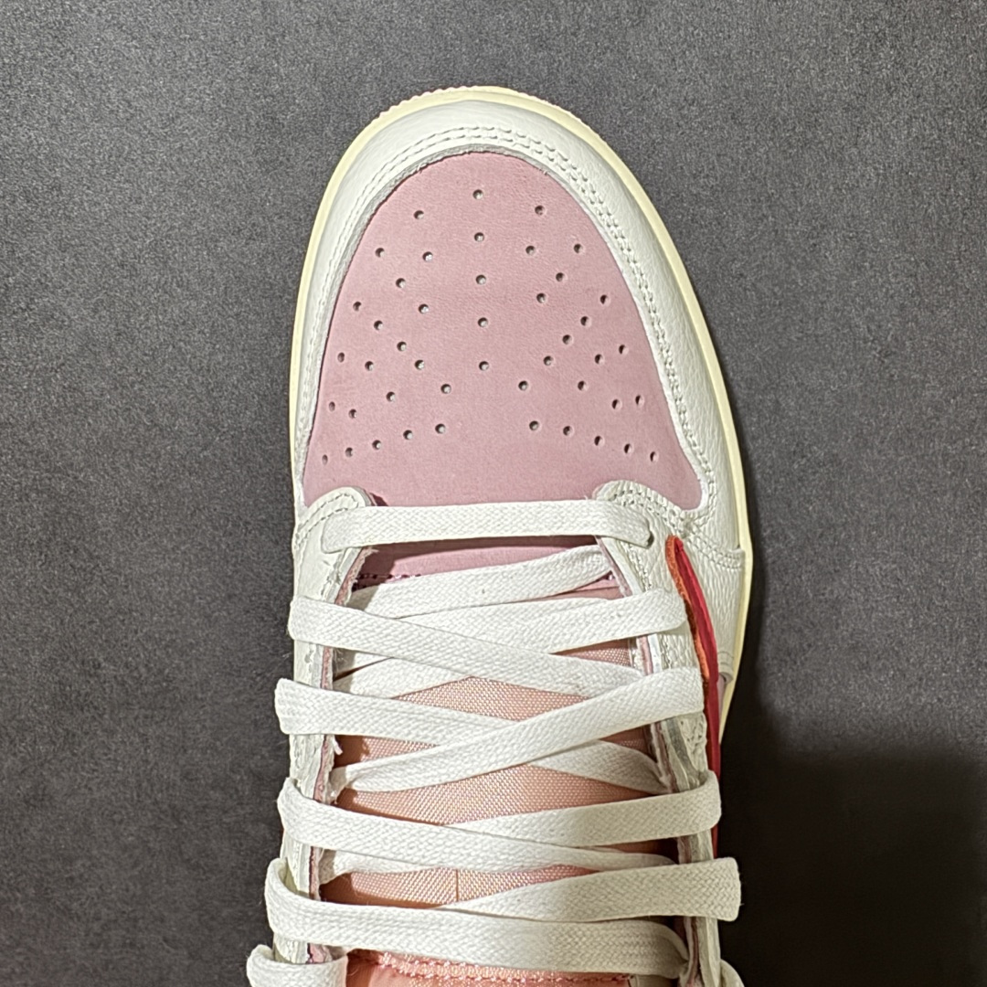 图片[5]-【公司级】Nike Air Jordan 1 x Travis Scott AJ1倒勾 乔一倒钩 耐克 低帮文化篮球鞋 升级原楦原档案数据开发纸版楦型 采用同源纳帕头层皮革鞋面材质 全新底模完美品相清洁度及喷漆效果 完美品质出货 细节如图所示 鞋面切割工整 冲孔整齐干净 中底拉帮线 整体清洁度非常好 货号：IQ7604-101 尺码：36 36.5 37.5 38 38.5 39 40 40.5 41 42 42.5 43 44 45 46 47-选品中心