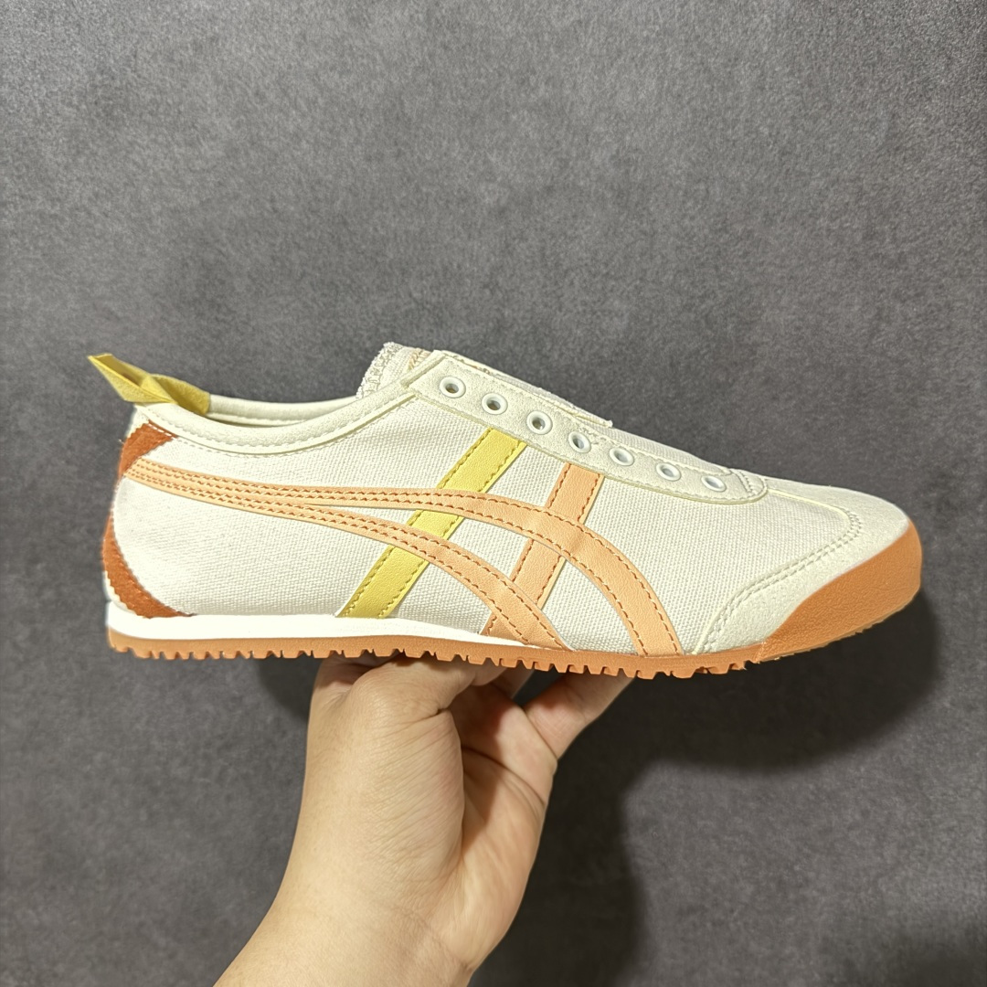 【纯原版】鬼冢虎Onitsuka Tiger Mexico 66 一脚蹬男女同款帆布鞋面休闲板鞋 1183A360鬼冢虎Onitsuka Tiger的MEXICO 66™系列是其经典复古运动鞋的代表作之一，而“一脚蹬”设计的SLIP-ON款式则是在此基础上的便捷化改良，主打无需系带、穿脱快速的休闲体验‌。该系列鞋款通常采用皮革材质，强调透气性和舒适度，并延续了MEXICO 66的复古外观，如侧面的标志性条纹设计和流畅的鞋型轮廓‌。 尺码： 36-45含半码 编码： AMB190200-选品中心