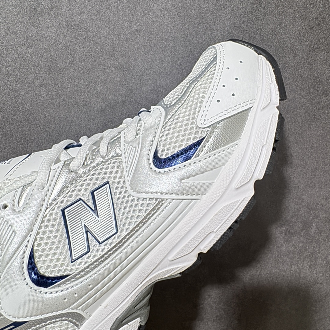 图片[8]-【公司级】】New Balance NB530 新百伦复古透气跑步鞋 以皮革为主的人气轮廓 以极具复古风范的跑鞋外观呈现 设计上全鞋以简约清爽的纯白色作基底 鞋身覆盖大面积织物网眼材质 并于鞋头、鞋带孔眼片等细节处点缀对比鲜明的反光银镀层凸显 鞋舌、侧身等位置则辅以一贯的「N」字标志和品牌徽标彰显身份 最后通过搭载的 ABZORB 缓震中底完善整体造型 货号：MR530SD 尺码：36-45带半码-选品中心