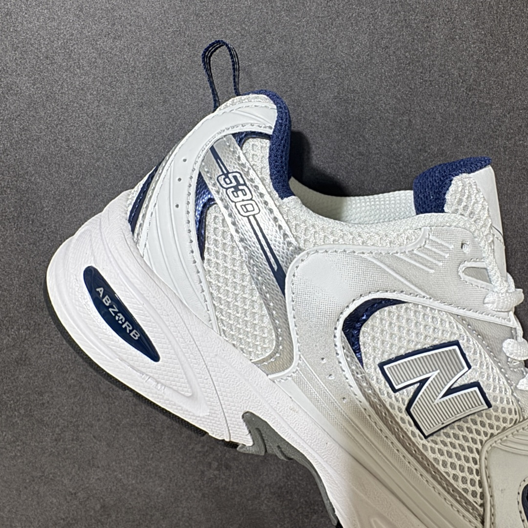 图片[7]-【公司级】】New Balance NB530 新百伦复古透气跑步鞋 以皮革为主的人气轮廓 以极具复古风范的跑鞋外观呈现 设计上全鞋以简约清爽的纯白色作基底 鞋身覆盖大面积织物网眼材质 并于鞋头、鞋带孔眼片等细节处点缀对比鲜明的反光银镀层凸显 鞋舌、侧身等位置则辅以一贯的「N」字标志和品牌徽标彰显身份 最后通过搭载的 ABZORB 缓震中底完善整体造型 货号：MR530SD 尺码：36-45带半码-选品中心