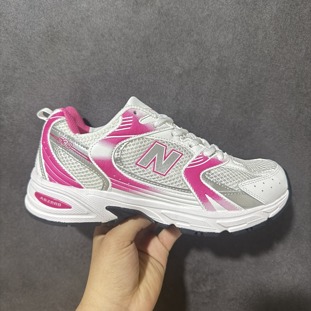 图片[8]-【公司级】】New Balance NB530 新百伦复古透气跑步鞋 以皮革为主的人气轮廓 以极具复古风范的跑鞋外观呈现 设计上全鞋以简约清爽的纯白色作基底 鞋身覆盖大面积织物网眼材质 并于鞋头、鞋带孔眼片等细节处点缀对比鲜明的反光银镀层凸显 鞋舌、侧身等位置则辅以一贯的「N」字标志和品牌徽标彰显身份 最后通过搭载的 ABZORB 缓震中底完善整体造型 货号：MR530SD 尺码：36-45带半码-选品中心