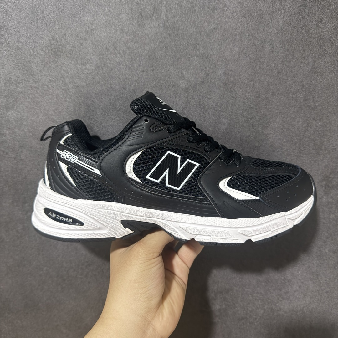 图片[2]-【公司级】】New Balance NB530 新百伦复古透气跑步鞋 以皮革为主的人气轮廓 以极具复古风范的跑鞋外观呈现 设计上全鞋以简约清爽的纯白色作基底 鞋身覆盖大面积织物网眼材质 并于鞋头、鞋带孔眼片等细节处点缀对比鲜明的反光银镀层凸显 鞋舌、侧身等位置则辅以一贯的「N」字标志和品牌徽标彰显身份 最后通过搭载的 ABZORB 缓震中底完善整体造型 货号：MR530SD 尺码：36-45带半码-选品中心