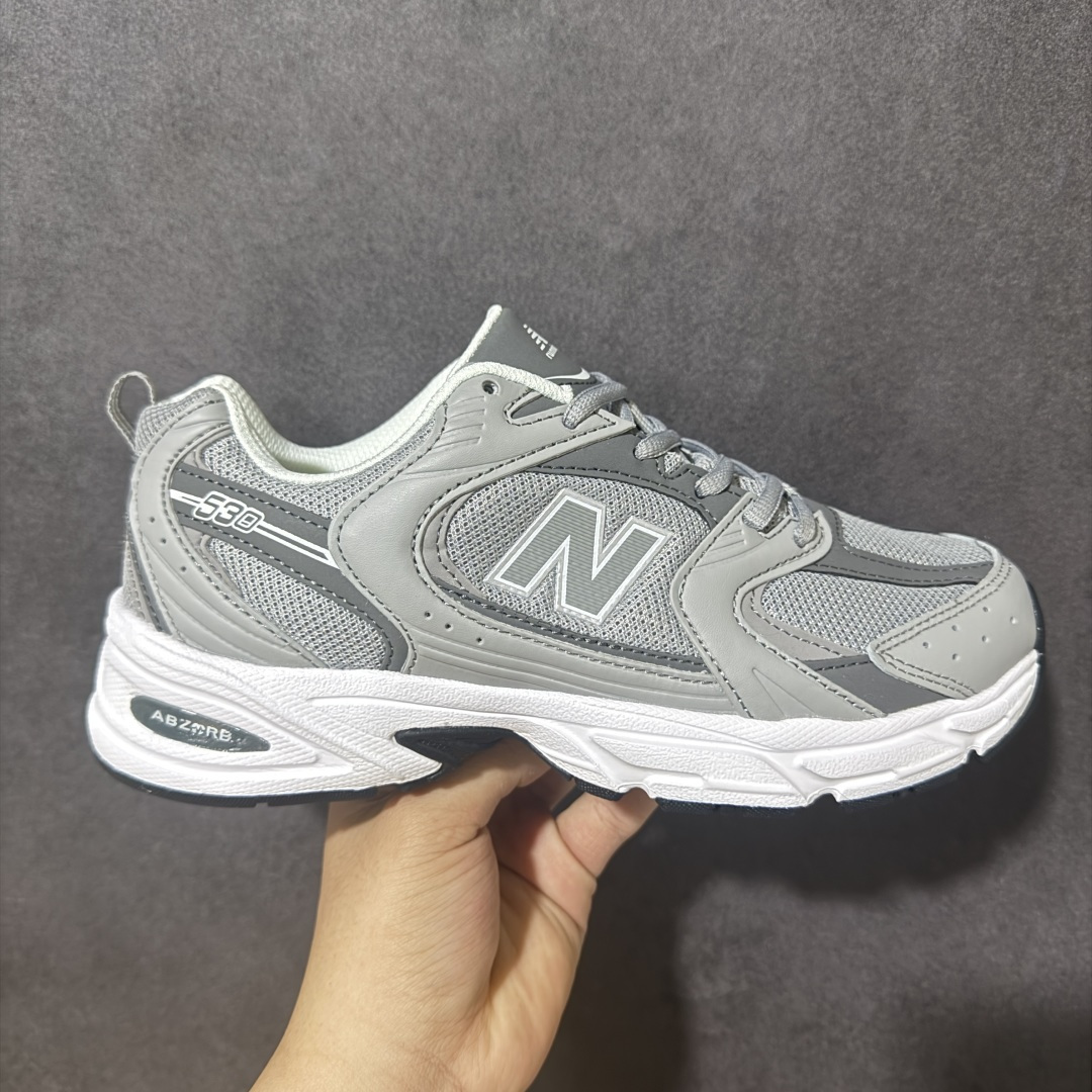 图片[11]-【公司级】】New Balance NB530 新百伦复古透气跑步鞋 以皮革为主的人气轮廓 以极具复古风范的跑鞋外观呈现 设计上全鞋以简约清爽的纯白色作基底 鞋身覆盖大面积织物网眼材质 并于鞋头、鞋带孔眼片等细节处点缀对比鲜明的反光银镀层凸显 鞋舌、侧身等位置则辅以一贯的「N」字标志和品牌徽标彰显身份 最后通过搭载的 ABZORB 缓震中底完善整体造型 货号：MR530SD 尺码：36-45带半码-选品中心