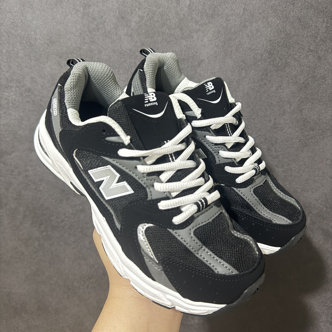 图片[10]-【公司级】】New Balance NB530 新百伦复古透气跑步鞋 以皮革为主的人气轮廓 以极具复古风范的跑鞋外观呈现 设计上全鞋以简约清爽的纯白色作基底 鞋身覆盖大面积织物网眼材质 并于鞋头、鞋带孔眼片等细节处点缀对比鲜明的反光银镀层凸显 鞋舌、侧身等位置则辅以一贯的「N」字标志和品牌徽标彰显身份 最后通过搭载的 ABZORB 缓震中底完善整体造型 货号：MR530SD 尺码：36-45带半码-选品中心