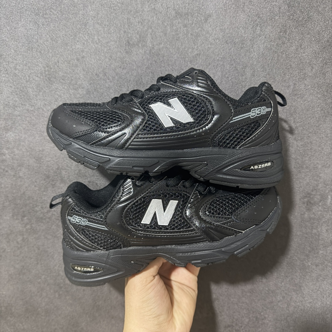 图片[7]-【公司级】】New Balance NB530 新百伦复古透气跑步鞋 以皮革为主的人气轮廓 以极具复古风范的跑鞋外观呈现 设计上全鞋以简约清爽的纯白色作基底 鞋身覆盖大面积织物网眼材质 并于鞋头、鞋带孔眼片等细节处点缀对比鲜明的反光银镀层凸显 鞋舌、侧身等位置则辅以一贯的「N」字标志和品牌徽标彰显身份 最后通过搭载的 ABZORB 缓震中底完善整体造型 货号：MR530SD 尺码：36-45带半码-选品中心