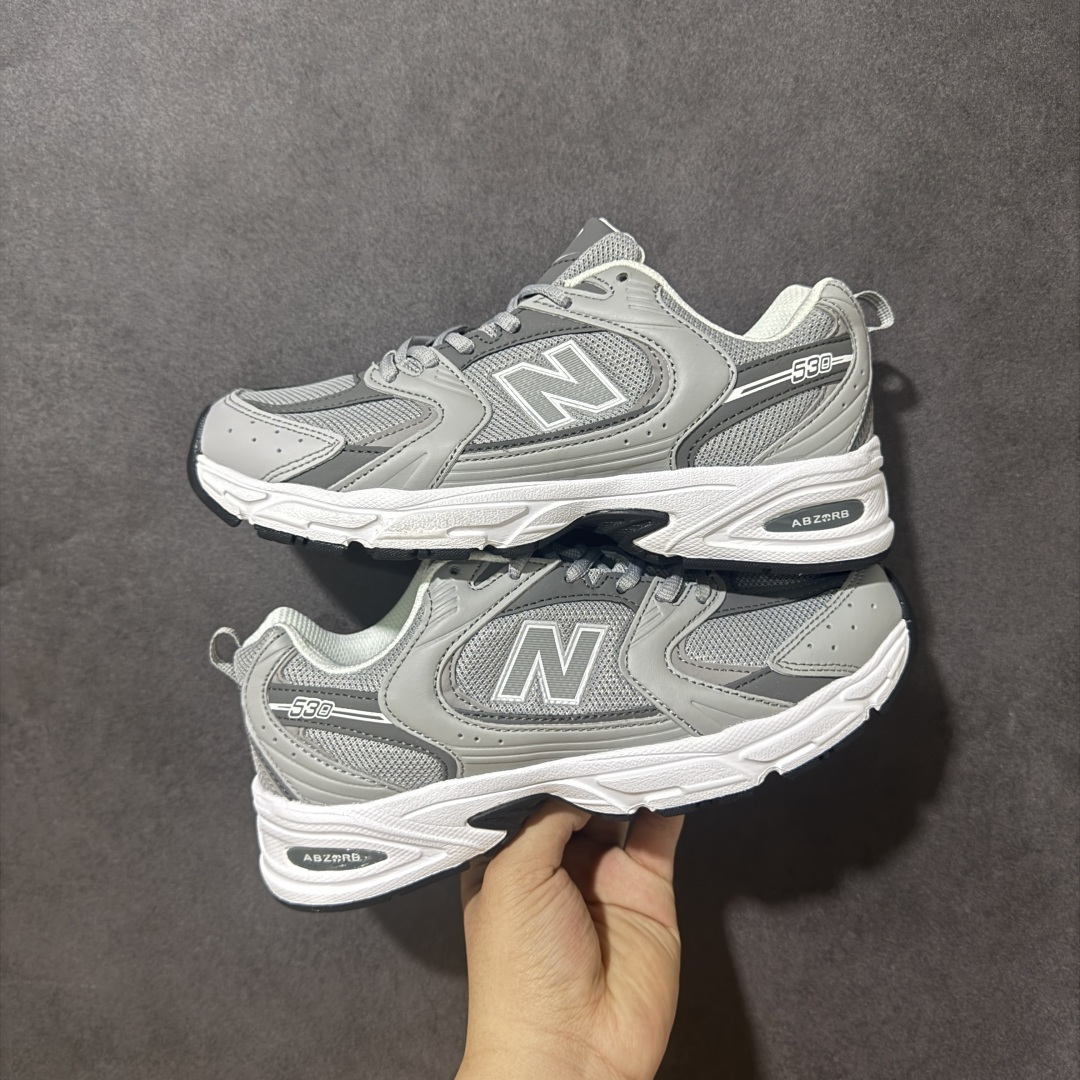 图片[11]-【公司级】】New Balance NB530 新百伦复古透气跑步鞋 以皮革为主的人气轮廓 以极具复古风范的跑鞋外观呈现 设计上全鞋以简约清爽的纯白色作基底 鞋身覆盖大面积织物网眼材质 并于鞋头、鞋带孔眼片等细节处点缀对比鲜明的反光银镀层凸显 鞋舌、侧身等位置则辅以一贯的「N」字标志和品牌徽标彰显身份 最后通过搭载的 ABZORB 缓震中底完善整体造型 货号：MR530SD 尺码：36-45带半码-选品中心