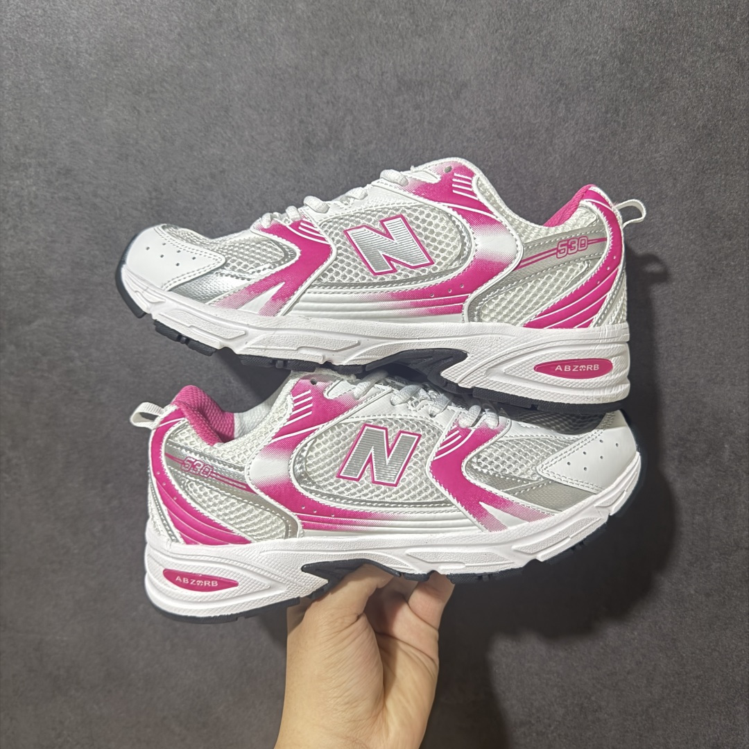 图片[8]-【公司级】】New Balance NB530 新百伦复古透气跑步鞋 以皮革为主的人气轮廓 以极具复古风范的跑鞋外观呈现 设计上全鞋以简约清爽的纯白色作基底 鞋身覆盖大面积织物网眼材质 并于鞋头、鞋带孔眼片等细节处点缀对比鲜明的反光银镀层凸显 鞋舌、侧身等位置则辅以一贯的「N」字标志和品牌徽标彰显身份 最后通过搭载的 ABZORB 缓震中底完善整体造型 货号：MR530SD 尺码：36-45带半码-选品中心