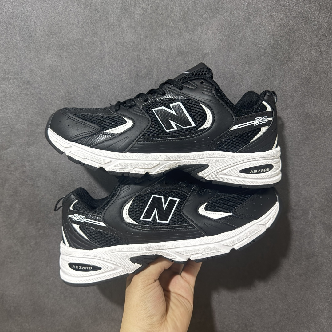 图片[2]-【公司级】】New Balance NB530 新百伦复古透气跑步鞋 以皮革为主的人气轮廓 以极具复古风范的跑鞋外观呈现 设计上全鞋以简约清爽的纯白色作基底 鞋身覆盖大面积织物网眼材质 并于鞋头、鞋带孔眼片等细节处点缀对比鲜明的反光银镀层凸显 鞋舌、侧身等位置则辅以一贯的「N」字标志和品牌徽标彰显身份 最后通过搭载的 ABZORB 缓震中底完善整体造型 货号：MR530SD 尺码：36-45带半码-选品中心