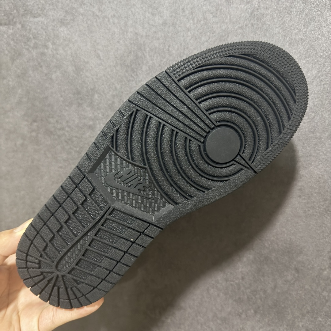 图片[9]-【H11纯原】Nike Air Jordan 1 Low SE AJ1 乔一 舒适贴合 防滑耐磨 低帮 复古篮球鞋 货号：553558-165 尺码：35.5 36 36.5 37.5 38 38.5 39 40 40.5 41 42 42.5 43 44 45 46 47.5 #H11顶级纯原 纯原外贸平台特供订单 #全套原纸板楦头开发 #原厂特供材料配套加持 #确保原汁原味 完美呈现版型 #原档数据独家私模大底 #男女鞋同步官方开发至48.5 #原装进口轻量化鞋垫 #进口港宝加持 后跟自然饱满 还原公司包裹性 #鞋面采用原装数据贴合技术 #全方位贴合包裹脚型 #鞋跟部鞋底牵引设计 #提供强大的抓地性能 #更适应不同实战场地路面-选品中心