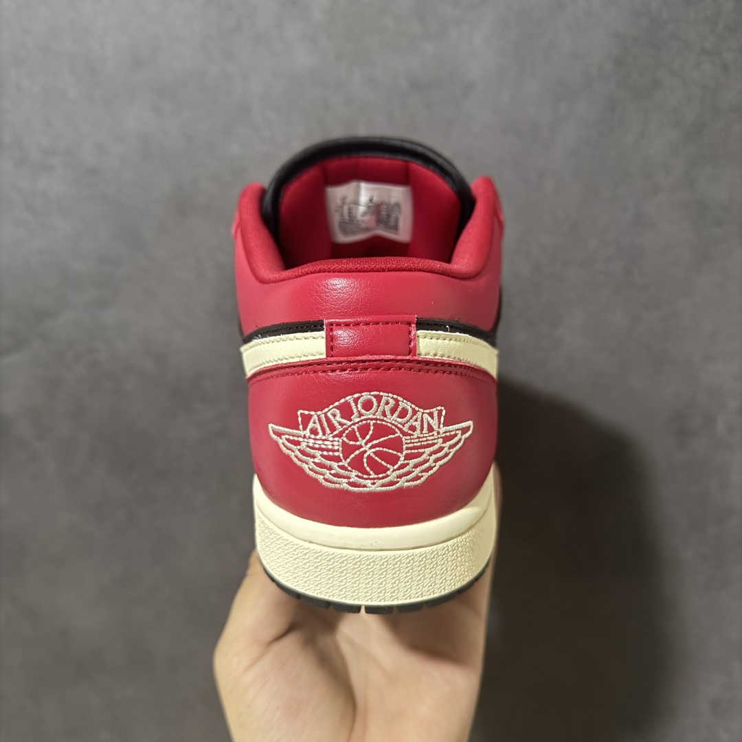 图片[4]-【H11纯原】Nike Air Jordan 1 Low SE AJ1 乔一 舒适贴合 防滑耐磨 低帮 复古篮球鞋 货号：DC0774-605 尺码：35.5 36 36.5 37.5 38 38.5 39 40 40.5 41 42 42.5 43 44 45 46 47.5 #H11顶级纯原 纯原外贸平台特供订单 #全套原纸板楦头开发 #原厂特供材料配套加持 #确保原汁原味 完美呈现版型 #原档数据独家私模大底 #男女鞋同步官方开发至48.5 #原装进口轻量化鞋垫 #进口港宝加持 后跟自然饱满 还原公司包裹性 #鞋面采用原装数据贴合技术 #全方位贴合包裹脚型 #鞋跟部鞋底牵引设计 #提供强大的抓地性能 #更适应不同实战场地路面-选品中心