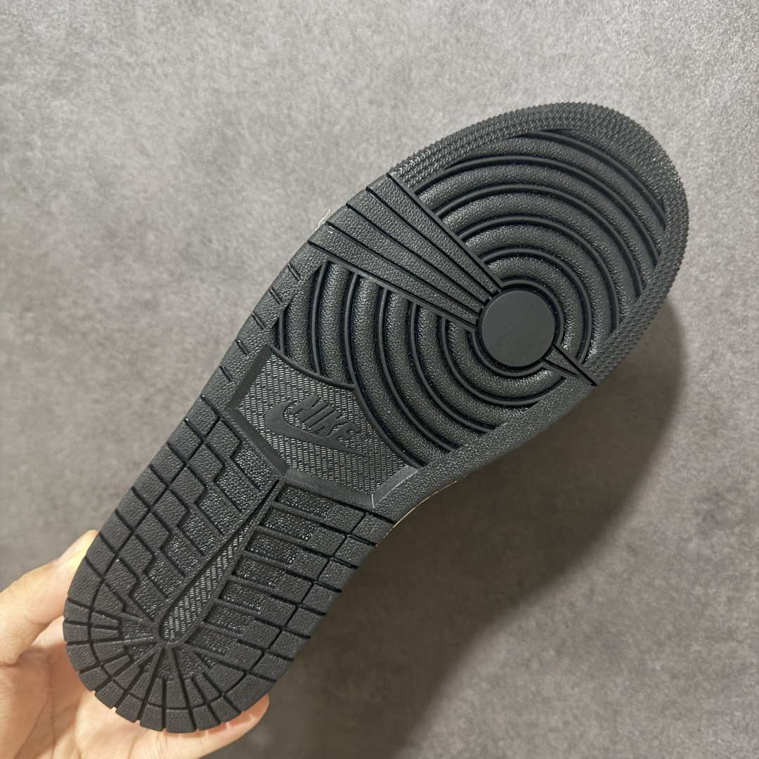图片[9]-【H11纯原】Nike Air Jordan 1 Low SE AJ1 乔一 舒适贴合 防滑耐磨 低帮 复古篮球鞋 货号：DC0774-605 尺码：35.5 36 36.5 37.5 38 38.5 39 40 40.5 41 42 42.5 43 44 45 46 47.5 #H11顶级纯原 纯原外贸平台特供订单 #全套原纸板楦头开发 #原厂特供材料配套加持 #确保原汁原味 完美呈现版型 #原档数据独家私模大底 #男女鞋同步官方开发至48.5 #原装进口轻量化鞋垫 #进口港宝加持 后跟自然饱满 还原公司包裹性 #鞋面采用原装数据贴合技术 #全方位贴合包裹脚型 #鞋跟部鞋底牵引设计 #提供强大的抓地性能 #更适应不同实战场地路面-选品中心
