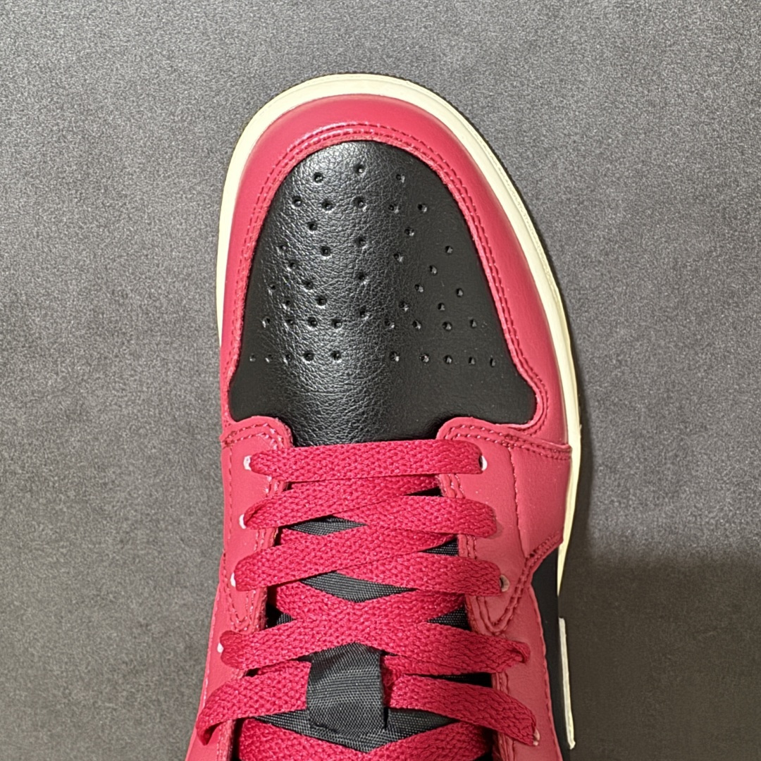图片[5]-【H11纯原】Nike Air Jordan 1 Low SE AJ1 乔一 舒适贴合 防滑耐磨 低帮 复古篮球鞋 货号：DC0774-605 尺码：35.5 36 36.5 37.5 38 38.5 39 40 40.5 41 42 42.5 43 44 45 46 47.5 #H11顶级纯原 纯原外贸平台特供订单 #全套原纸板楦头开发 #原厂特供材料配套加持 #确保原汁原味 完美呈现版型 #原档数据独家私模大底 #男女鞋同步官方开发至48.5 #原装进口轻量化鞋垫 #进口港宝加持 后跟自然饱满 还原公司包裹性 #鞋面采用原装数据贴合技术 #全方位贴合包裹脚型 #鞋跟部鞋底牵引设计 #提供强大的抓地性能 #更适应不同实战场地路面-选品中心