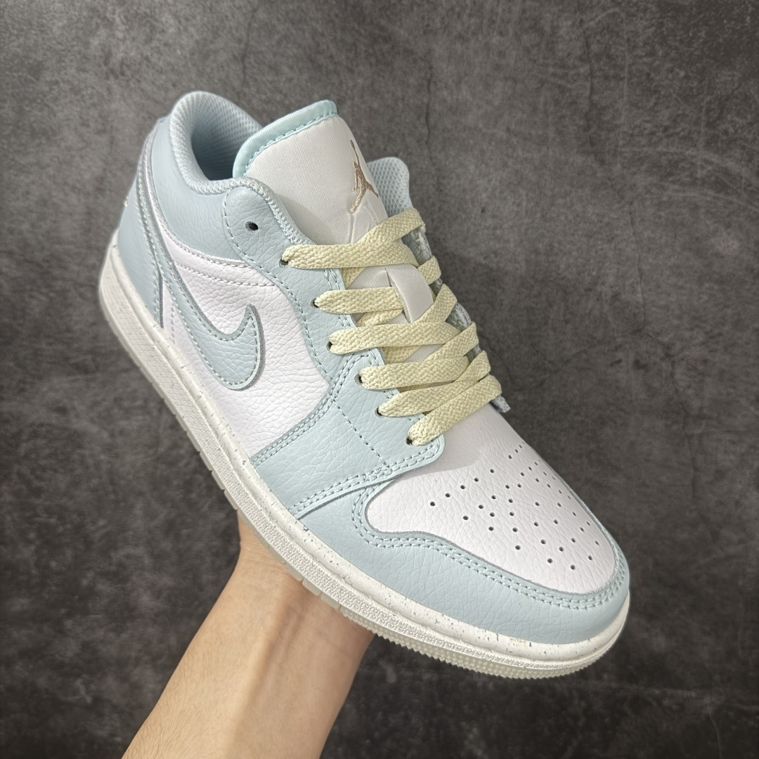 图片[3]-【DT纯原】Air Jordan 1 AJ1 乔一 低帮复古篮球鞋 男女同款 蓝白 HJ5999-400  市面中低帮最具代表性版本没有之一 口碑大厂出品 品控大底版型不断改良更新 全套原纸板楦头开发 确保原汁原味 完美呈现版型 完美零毛边处理 原厂内置全掌气垫 价格定位良心 平台专用代工流水线出品 一眼公司既视感 拿到手的一瞬间就与众不同 碾压市面所有版本 全部原鞋开发 每一个配色都会采购原鞋确认细节 打破市面看图做货无好货之说 尺码：35.5-46-选品中心