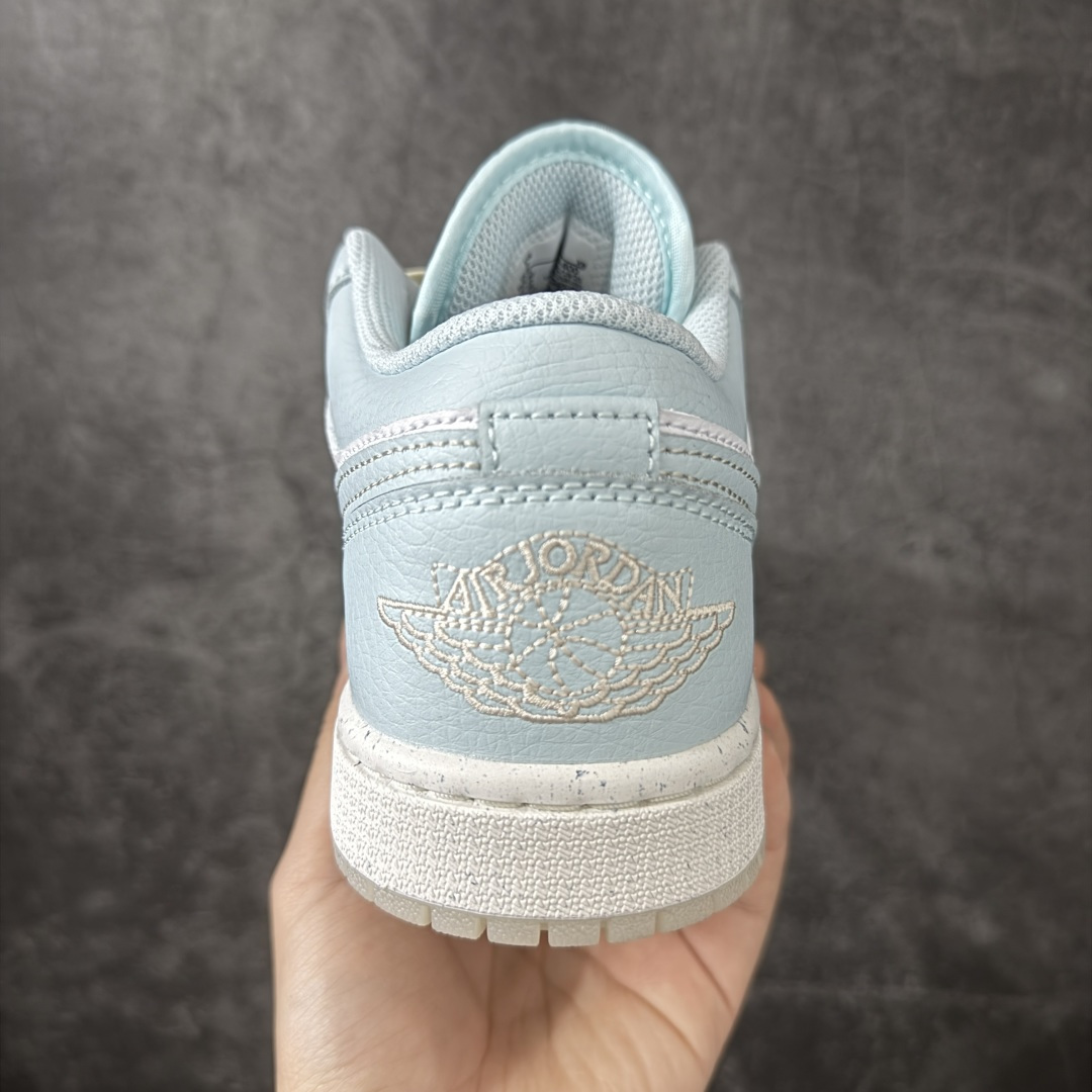 图片[4]-【DT纯原】Air Jordan 1 AJ1 乔一 低帮复古篮球鞋 男女同款 蓝白 HJ5999-400  市面中低帮最具代表性版本没有之一 口碑大厂出品 品控大底版型不断改良更新 全套原纸板楦头开发 确保原汁原味 完美呈现版型 完美零毛边处理 原厂内置全掌气垫 价格定位良心 平台专用代工流水线出品 一眼公司既视感 拿到手的一瞬间就与众不同 碾压市面所有版本 全部原鞋开发 每一个配色都会采购原鞋确认细节 打破市面看图做货无好货之说 尺码：35.5-46-选品中心