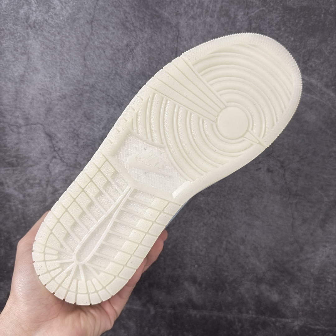 图片[9]-【DT纯原】Air Jordan 1 AJ1 乔一 低帮复古篮球鞋 男女同款 蓝白 HJ5999-400  市面中低帮最具代表性版本没有之一 口碑大厂出品 品控大底版型不断改良更新 全套原纸板楦头开发 确保原汁原味 完美呈现版型 完美零毛边处理 原厂内置全掌气垫 价格定位良心 平台专用代工流水线出品 一眼公司既视感 拿到手的一瞬间就与众不同 碾压市面所有版本 全部原鞋开发 每一个配色都会采购原鞋确认细节 打破市面看图做货无好货之说 尺码：35.5-46-选品中心