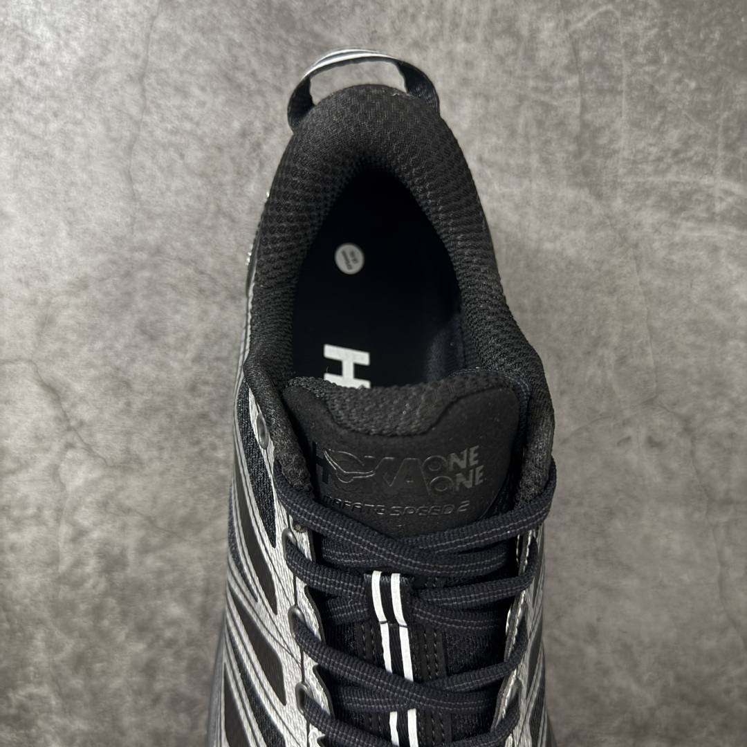 图片[8]-【纯原H版】HOKA ONE ONE Mafate Speed 2 Low 玛法特2代系列低帮轻量户外越野休闲运动慢跑鞋 正确组合底 市场顶级版本 上脚赞到报爆 轻盈舒适 鞋面采用超轻的无缝架构 轻薄的TPU贴在透气的鞋面材料上 减轻重量同时也保证了支撑性 鞋底采用滚动平衡技术 引导跑者回归自然步态 祖传的神奇EVA材质中底依旧是一如既往地表现优秀 能提供充足的缓震 作为HOKA家的越野跑鞋 VIBRAM 橡胶大底也是必不可少的 即便在复杂湿滑的地形 依旧能有良好的抓地力及稳定性 鞋带采用了弹性不易松脱的扁宽弹性鞋带 前掌与中掌部分也进行了加宽 也更加适合亚洲人的脚型 是一款十分全面且足够强悍的户外硬核越野鞋 日常搭配的话短裤是基本不挑 阔腿裤 工装裤以及各种长筒牛仔裤都可以 尺码：36 36.5 37.5 38 38.5 39 40 40.5 41 42 42.5 43 44 44.5 45-选品中心
