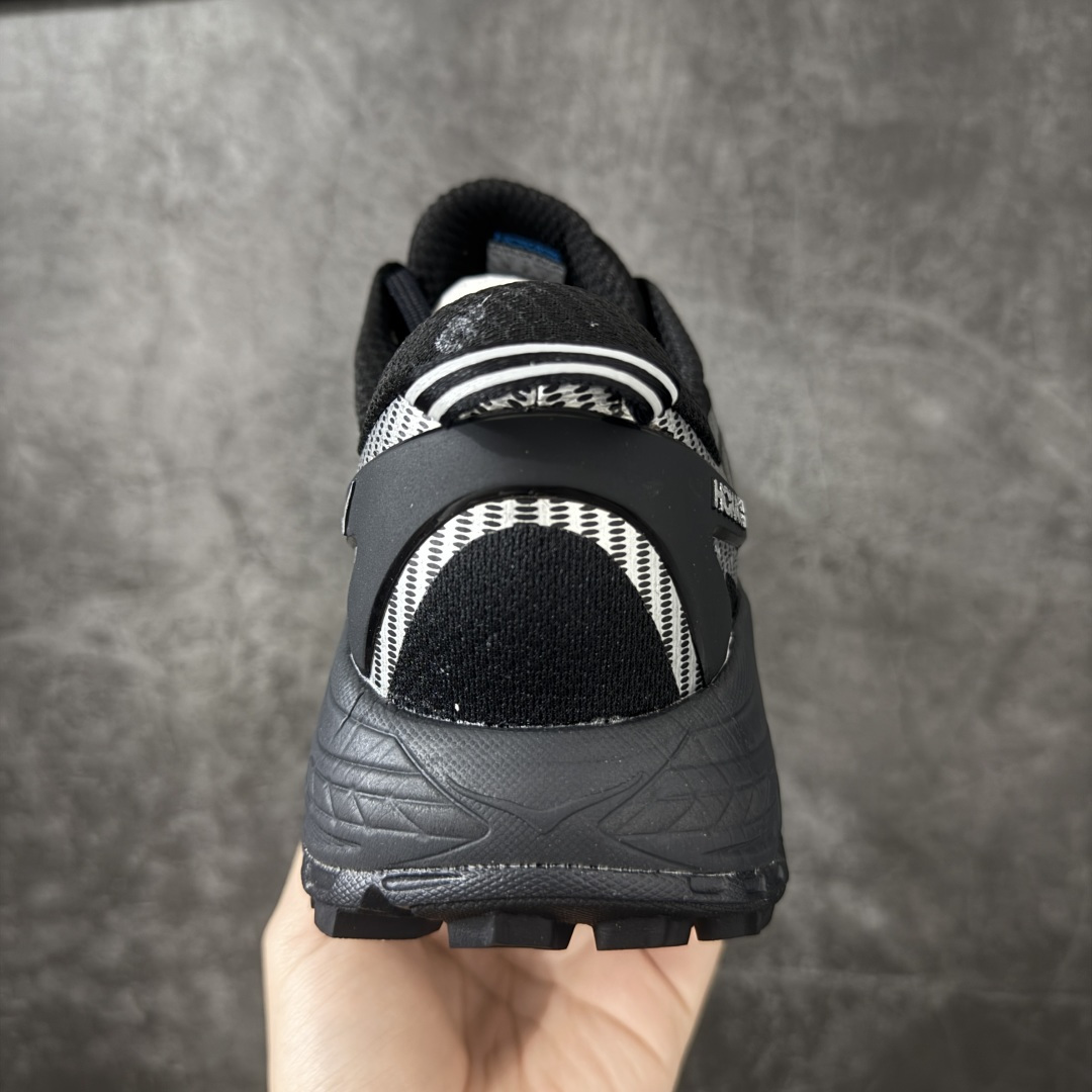 图片[4]-【纯原H版】HOKA ONE ONE Mafate Speed 2 Low 玛法特2代系列低帮轻量户外越野休闲运动慢跑鞋 正确组合底 市场顶级版本 上脚赞到报爆 轻盈舒适 鞋面采用超轻的无缝架构 轻薄的TPU贴在透气的鞋面材料上 减轻重量同时也保证了支撑性 鞋底采用滚动平衡技术 引导跑者回归自然步态 祖传的神奇EVA材质中底依旧是一如既往地表现优秀 能提供充足的缓震 作为HOKA家的越野跑鞋 VIBRAM 橡胶大底也是必不可少的 即便在复杂湿滑的地形 依旧能有良好的抓地力及稳定性 鞋带采用了弹性不易松脱的扁宽弹性鞋带 前掌与中掌部分也进行了加宽 也更加适合亚洲人的脚型 是一款十分全面且足够强悍的户外硬核越野鞋 日常搭配的话短裤是基本不挑 阔腿裤 工装裤以及各种长筒牛仔裤都可以 尺码：36 36.5 37.5 38 38.5 39 40 40.5 41 42 42.5 43 44 44.5 45-选品中心