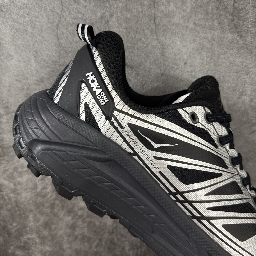 图片[7]-【纯原H版】HOKA ONE ONE Mafate Speed 2 Low 玛法特2代系列低帮轻量户外越野休闲运动慢跑鞋 正确组合底 市场顶级版本 上脚赞到报爆 轻盈舒适 鞋面采用超轻的无缝架构 轻薄的TPU贴在透气的鞋面材料上 减轻重量同时也保证了支撑性 鞋底采用滚动平衡技术 引导跑者回归自然步态 祖传的神奇EVA材质中底依旧是一如既往地表现优秀 能提供充足的缓震 作为HOKA家的越野跑鞋 VIBRAM 橡胶大底也是必不可少的 即便在复杂湿滑的地形 依旧能有良好的抓地力及稳定性 鞋带采用了弹性不易松脱的扁宽弹性鞋带 前掌与中掌部分也进行了加宽 也更加适合亚洲人的脚型 是一款十分全面且足够强悍的户外硬核越野鞋 日常搭配的话短裤是基本不挑 阔腿裤 工装裤以及各种长筒牛仔裤都可以 尺码：36 36.5 37.5 38 38.5 39 40 40.5 41 42 42.5 43 44 44.5 45-选品中心